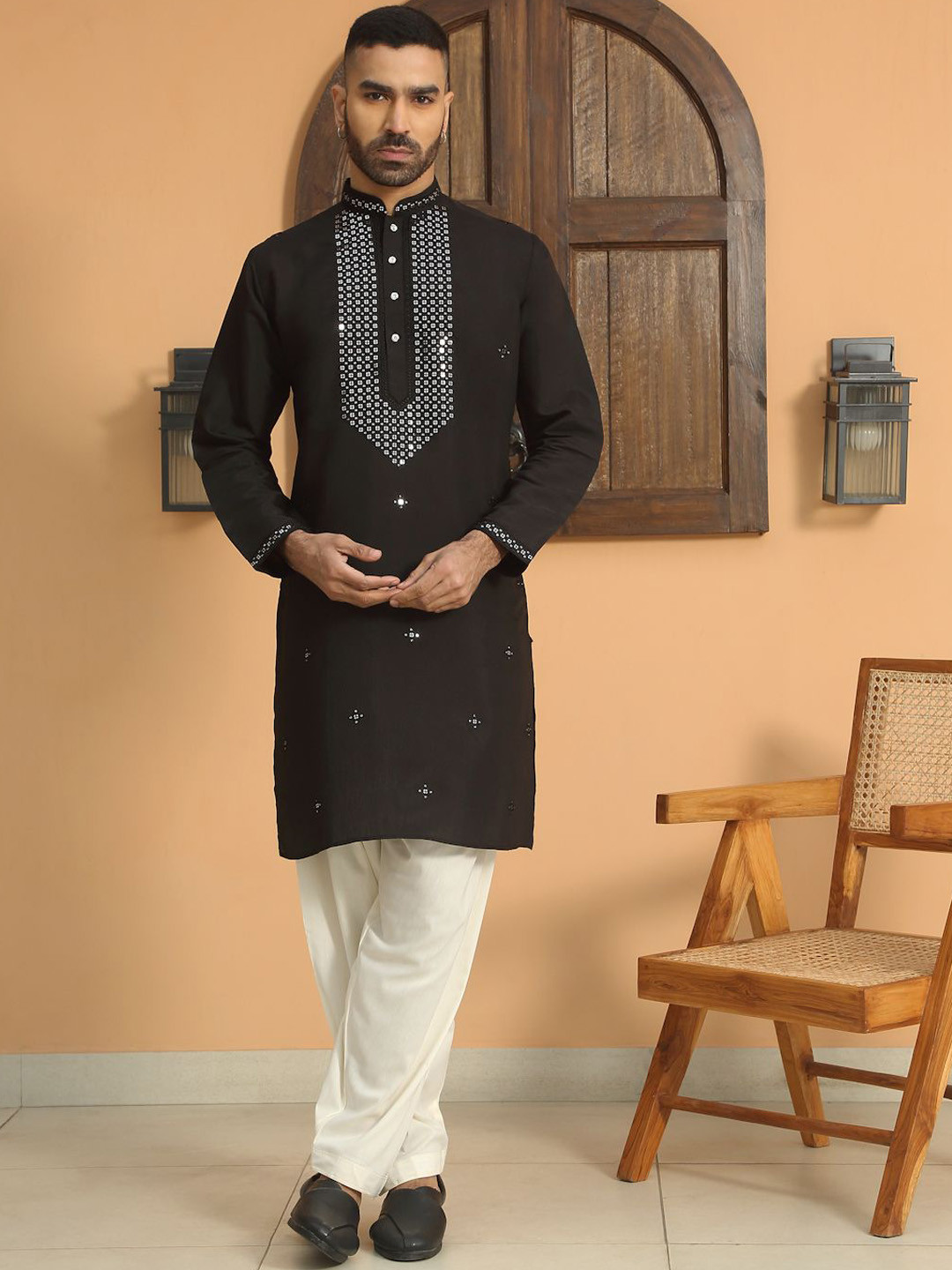 

KRAFT INDIA LUXE Men Ethnic Motifs Yoke Design Regular Sequinned Kurta with Salwar, Black