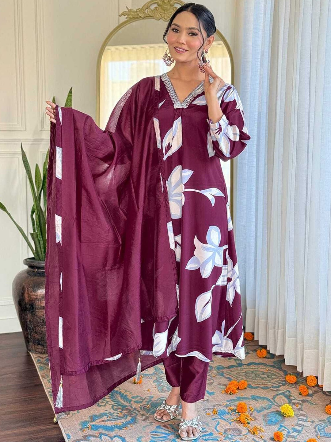 

DIVASTRI Women Floral Printed Regular Kurta with Trousers & With Dupatta, Lavender