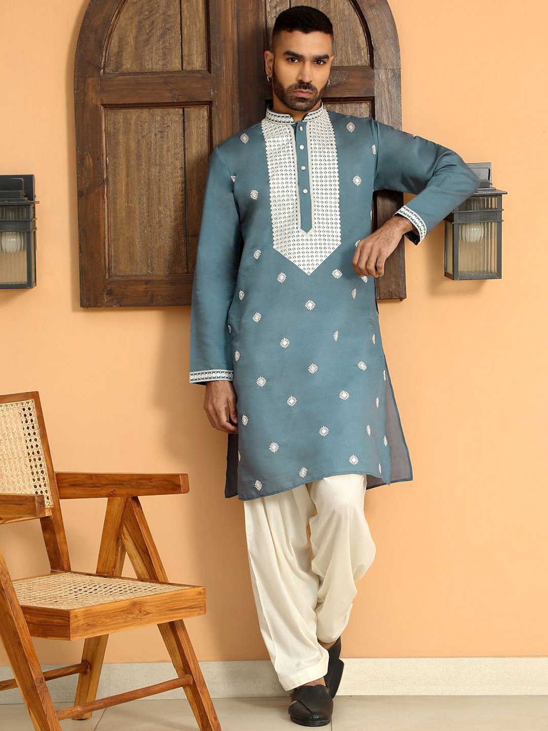 

KRAFT INDIA LUXE Men Ethnic Motifs Yoke Design Regular Chikankari Kurta with Salwar, Blue