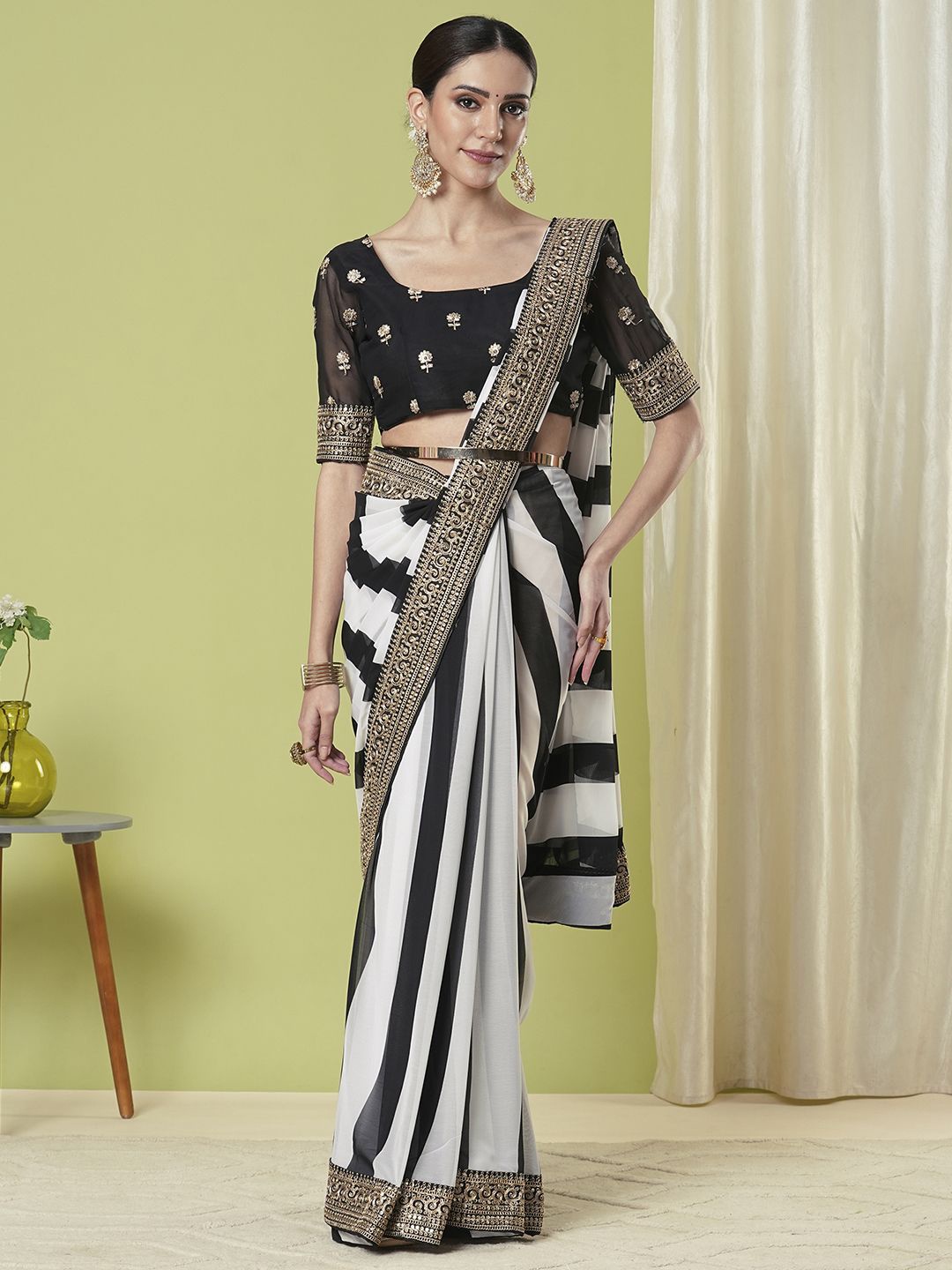

DIVASTRI Striped Embroidered Pure Georgette Banarasi Saree, White