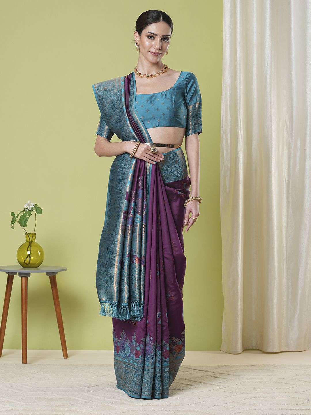 

DIVASTRI Woven Design Zari Silk Blend Banarasi Saree, Purple