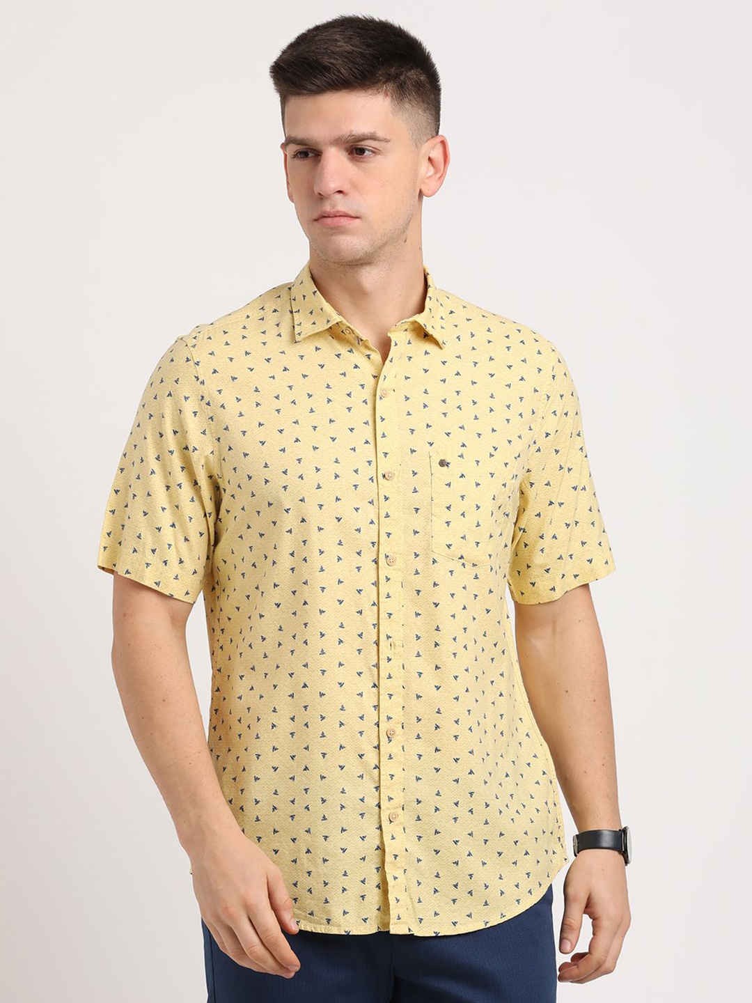 

Turtle Men Relaxed Slim Fit Opaque Printed Casual Shirt, Yellow