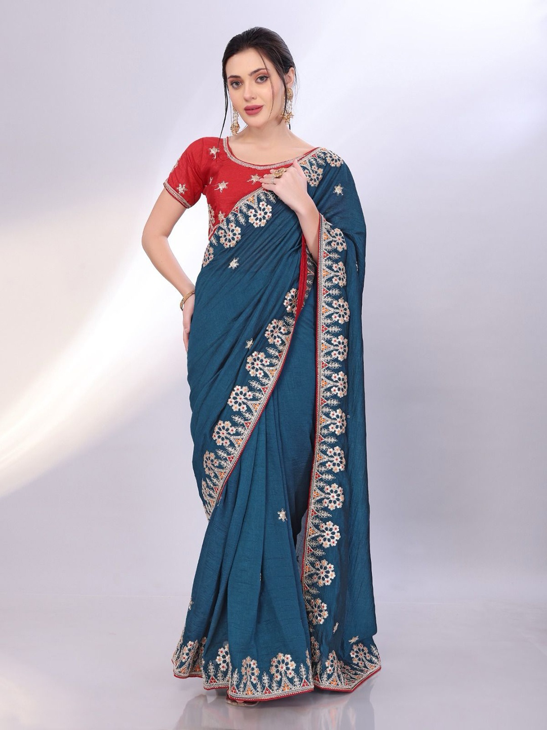

VenderVilla Floral Sequinned Silk Blend Saree, Turquoise blue