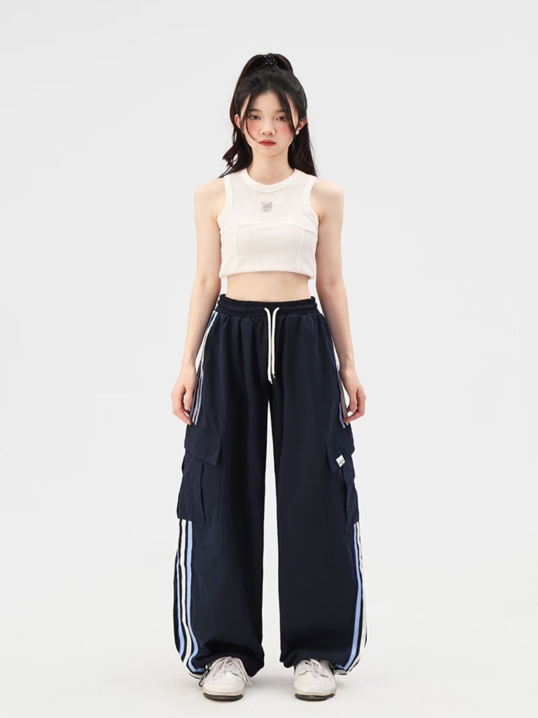 

HERE&NOW Women Striped Loose Fit Trousers, Navy blue