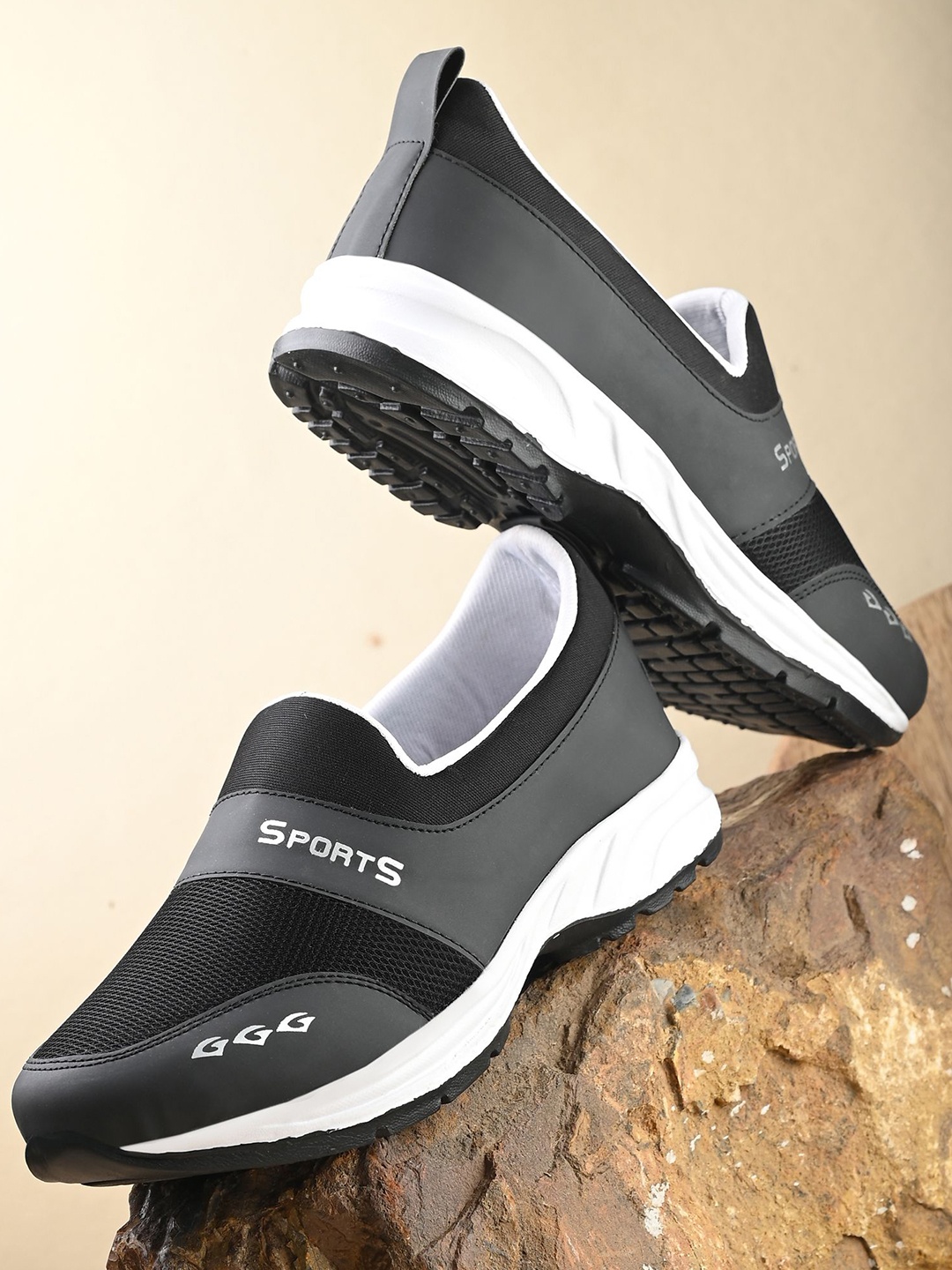 

Shoe Island Men Mesh Running Non-Marking Shoes, Black