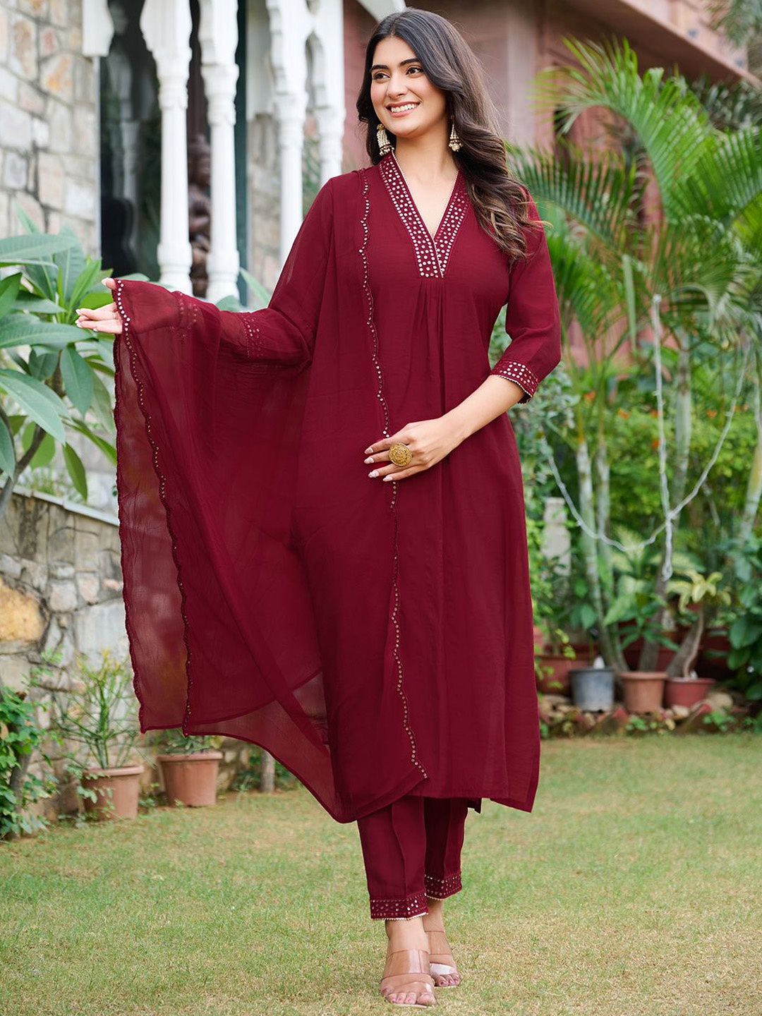 

Moda Rapido Women Floral Regular Kurta with Trousers & With Dupatta, Maroon