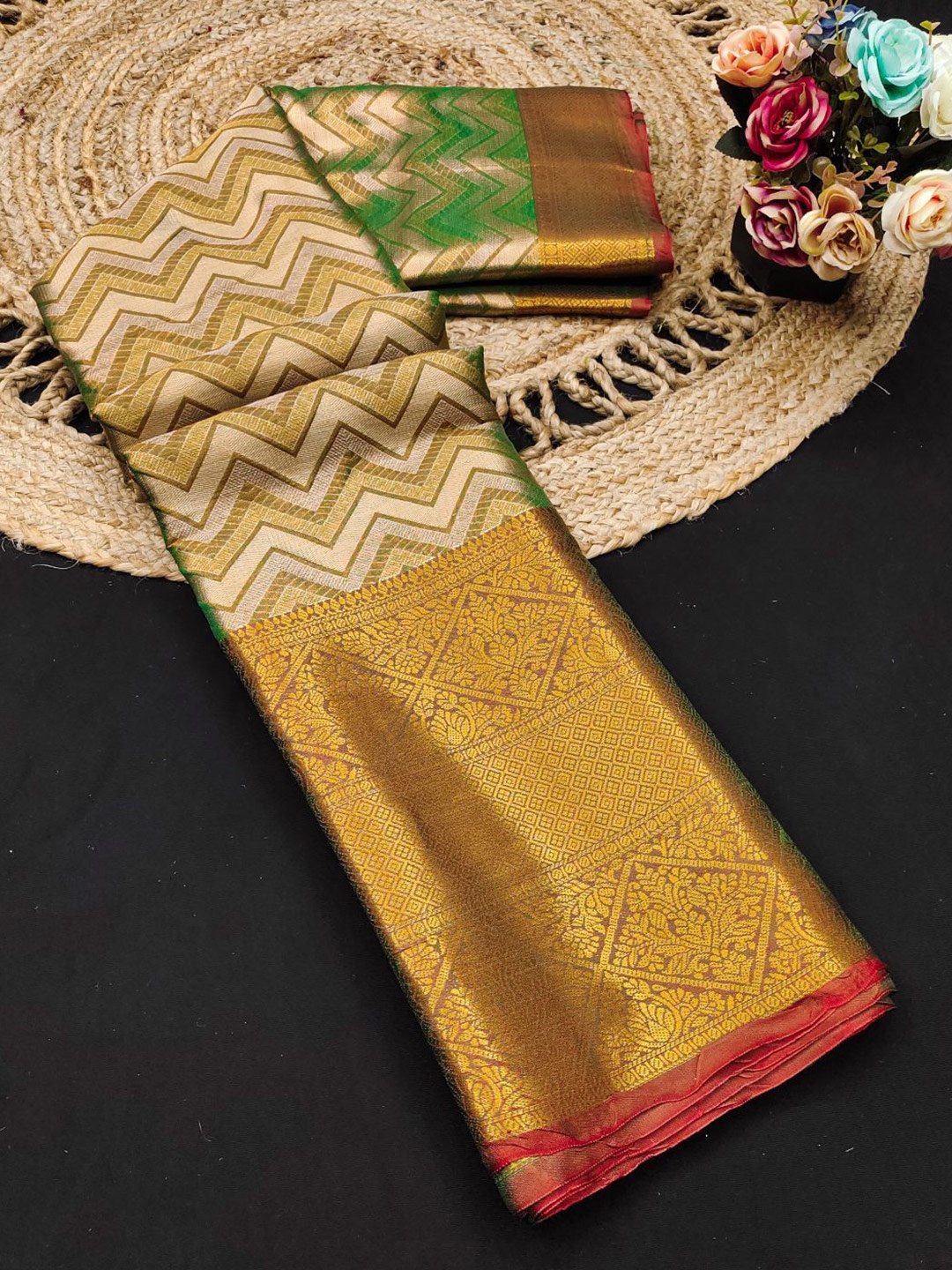 

yourwish Striped Zari Pure Silk Kanjeevaram Saree, Green