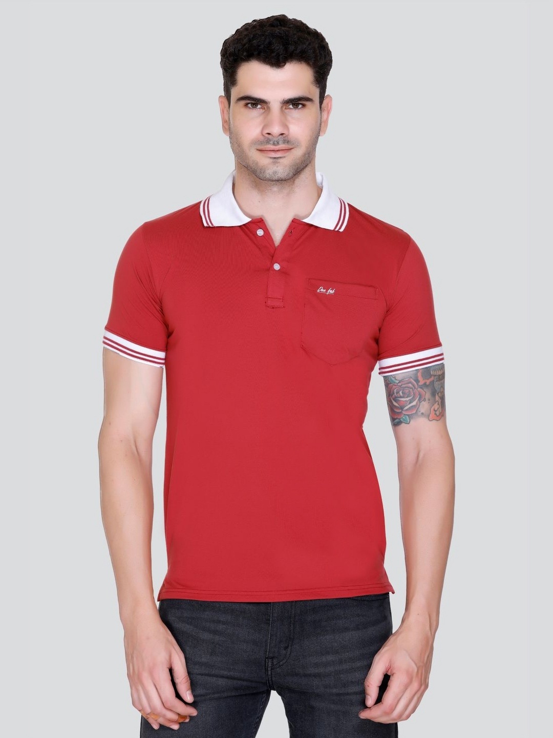 

Deefab Men Pockets T-shirt, Red