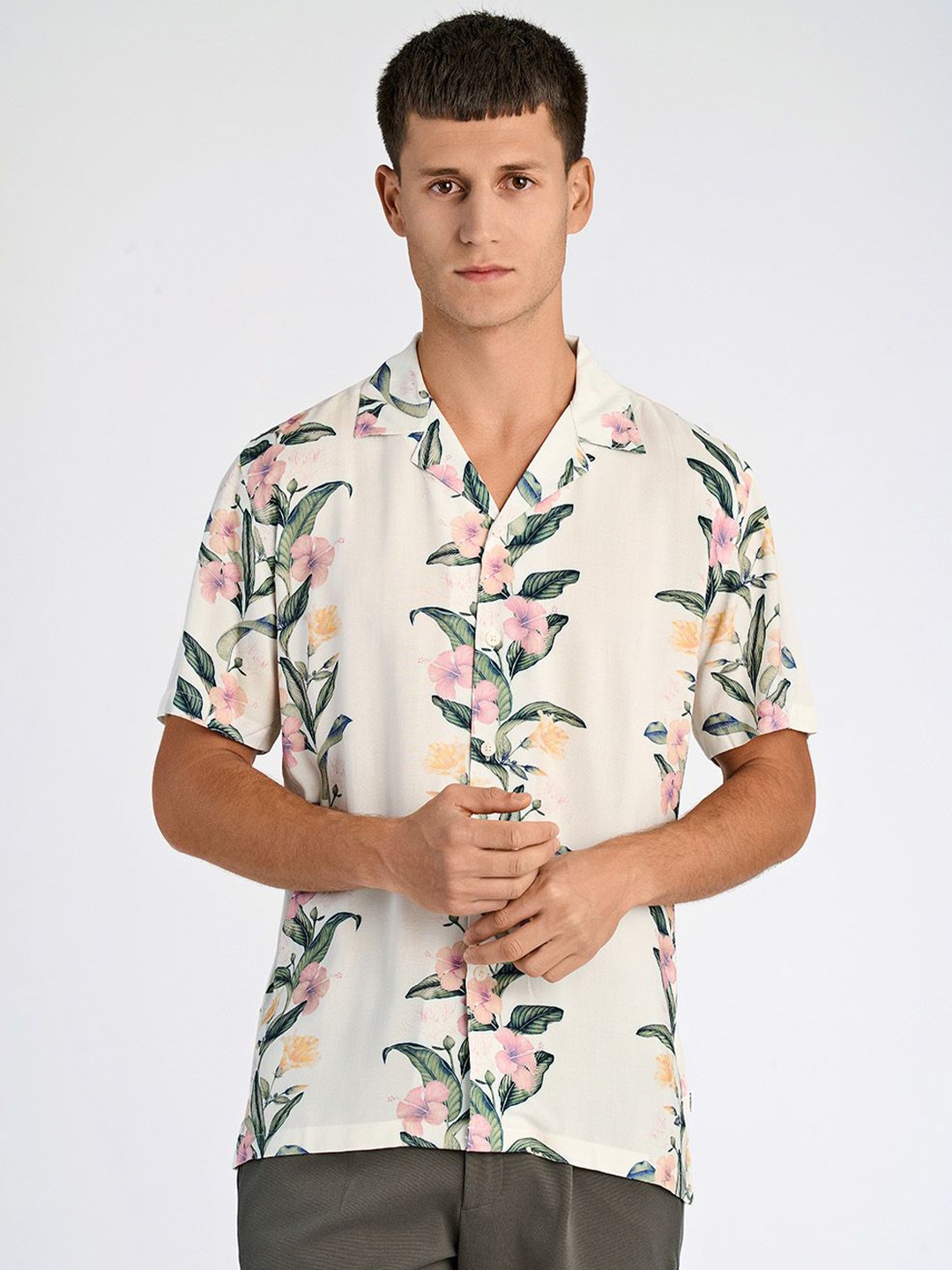 

LINDBERGH Men Floral Opaque Printed Casual Shirt, Cream