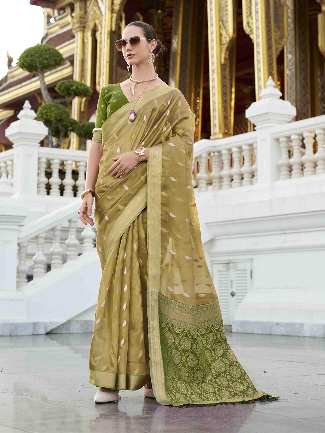 

DIVASTRI Woven Design Zari Tissue Banarasi Saree, Mustard