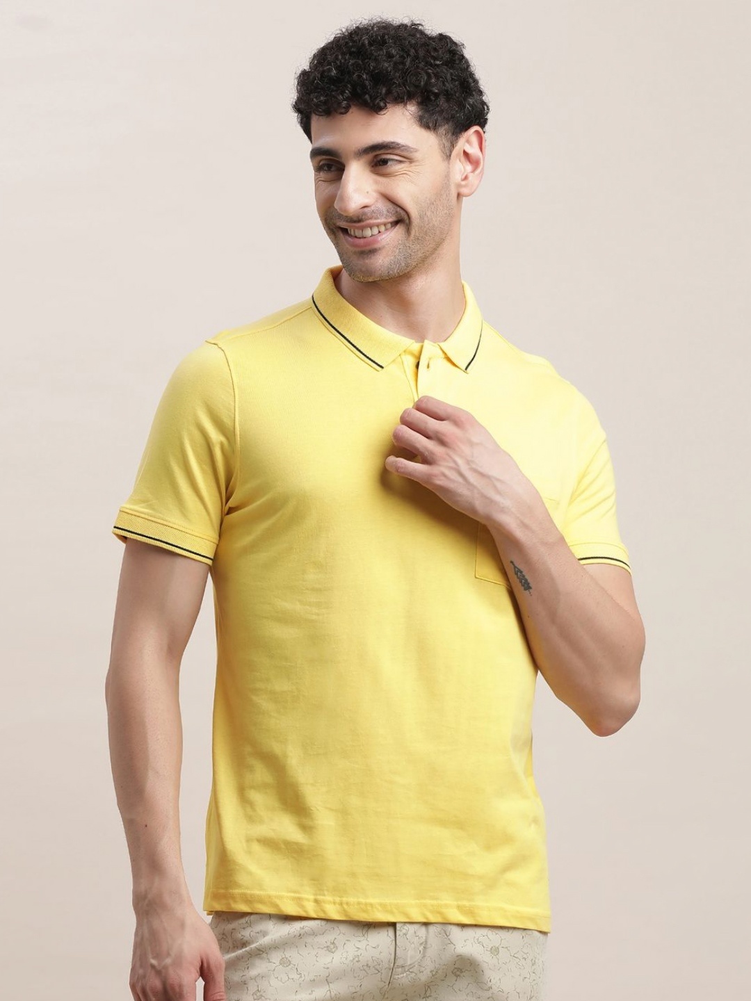 

Turtle Men Polo Collar Pockets Slim Fit T-shirt, Yellow