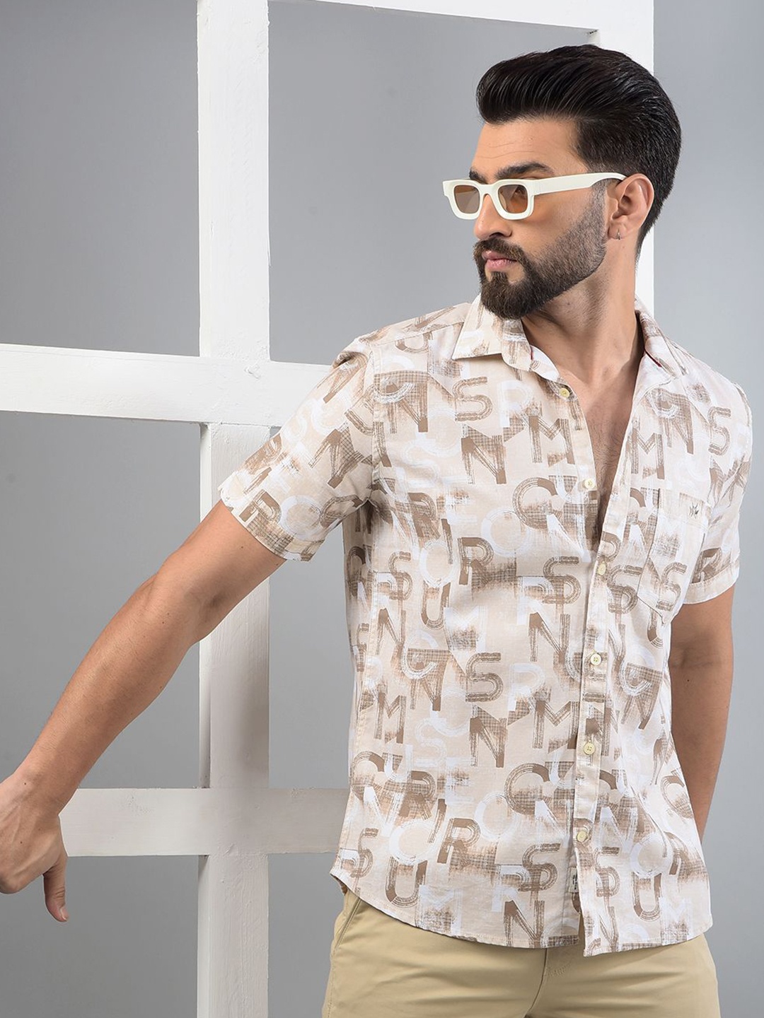 

Crimsoune Club Men Classic Slim Fit Floral Opaque Printed Casual Shirt, Beige