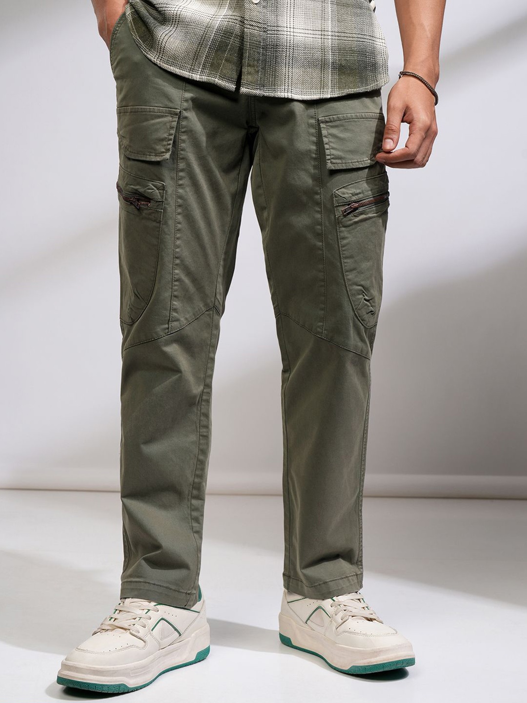 

HIGHLANDER Men Trousers, Grey