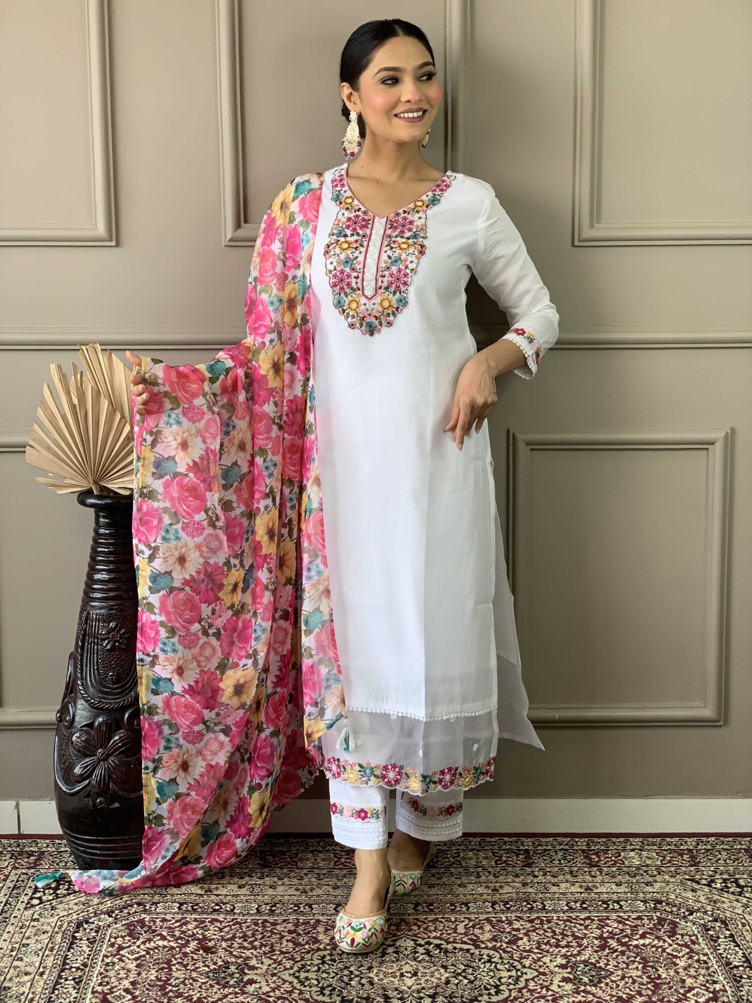 

choiceit Women Floral Embroidered Regular Thread Work Chanderi Cotton Kurta with Pyjamas & With Dupatta, White