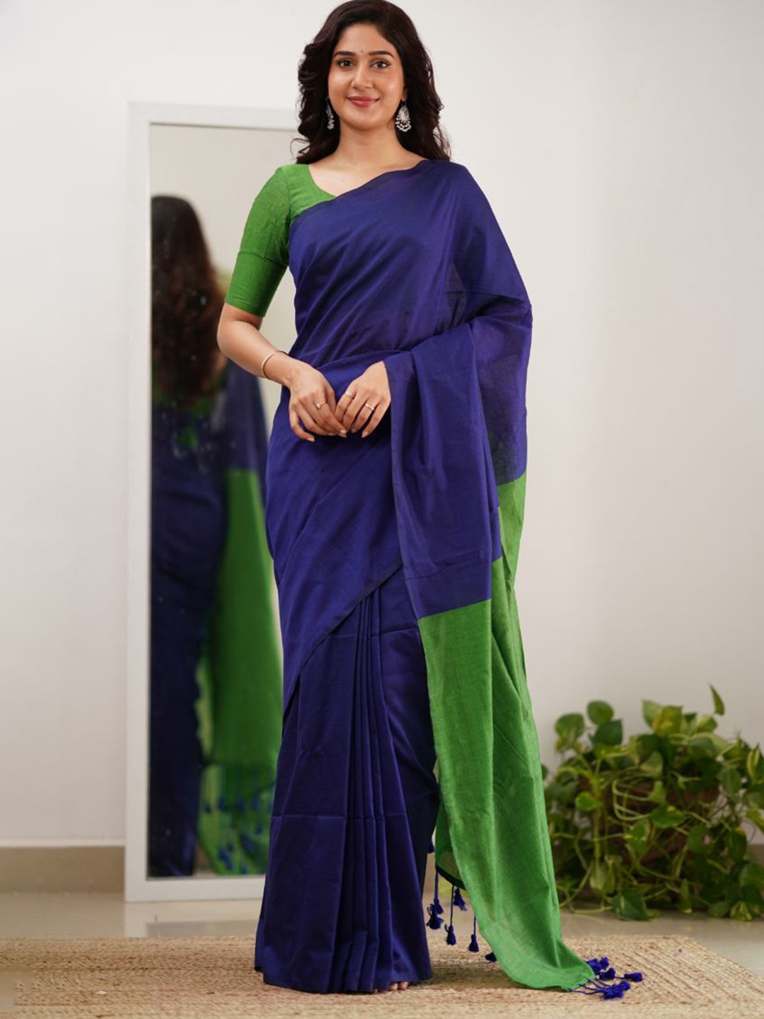 

Sutisancha Parrot Half Handloom Cotton Saree, Green