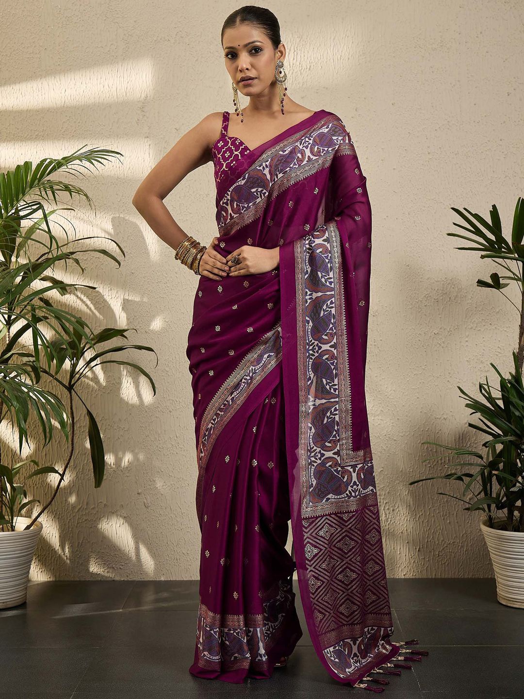 

Mitera Floral Poly Georgette Banarasi Saree, Magenta