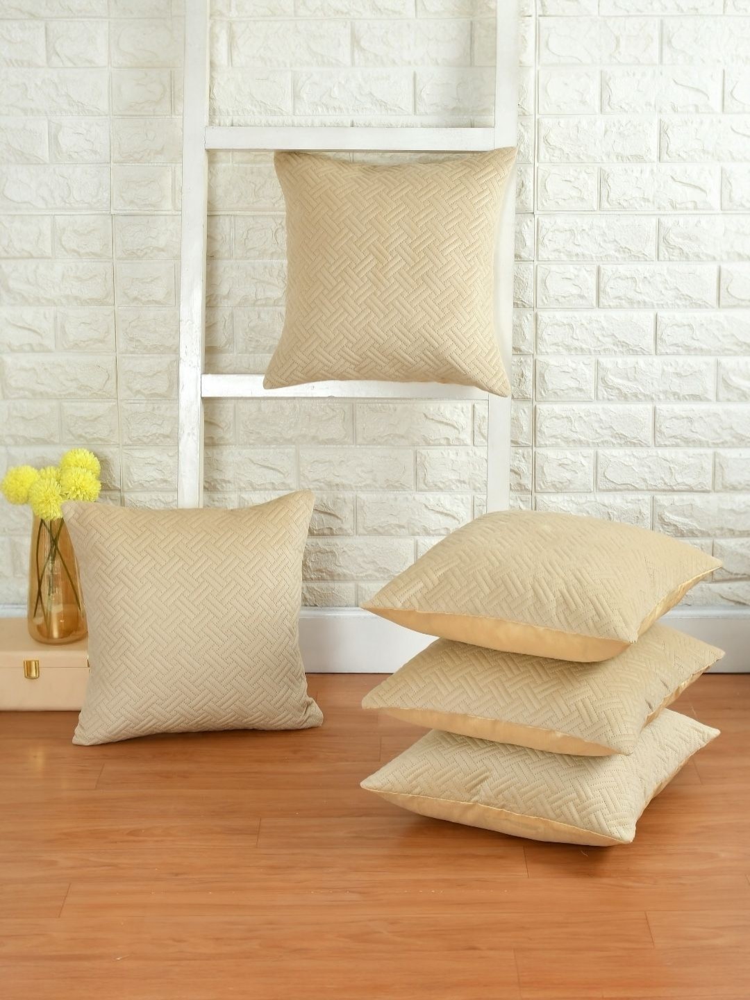 

BIGGER FISH CC Qlt Cream-Coloured 5 Pieces Velvet Square Cushion Covers