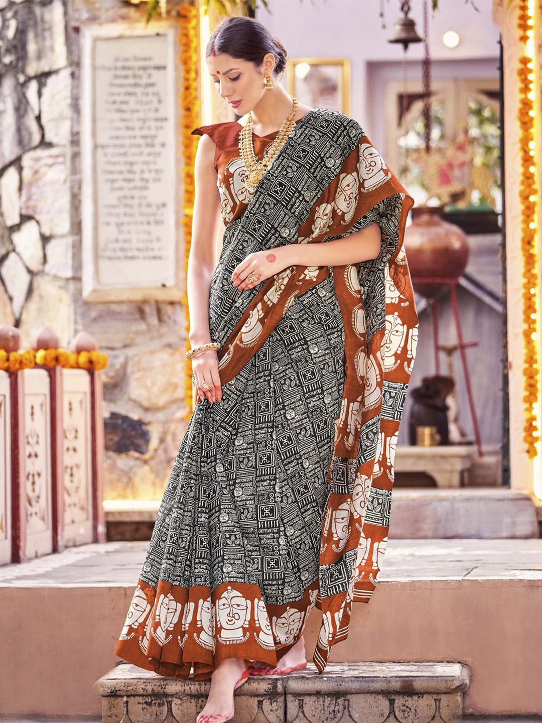 

Mitera Ethnic Motifs Silk Blend Bagh Saree, Black