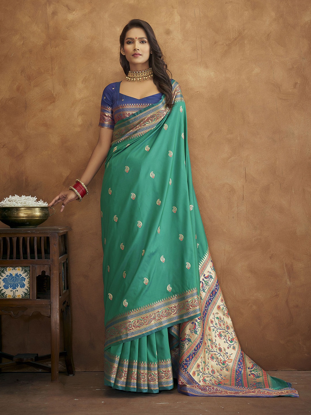 

DIVASTRI Woven Design Zari Silk Blend Paithani Saree, Green