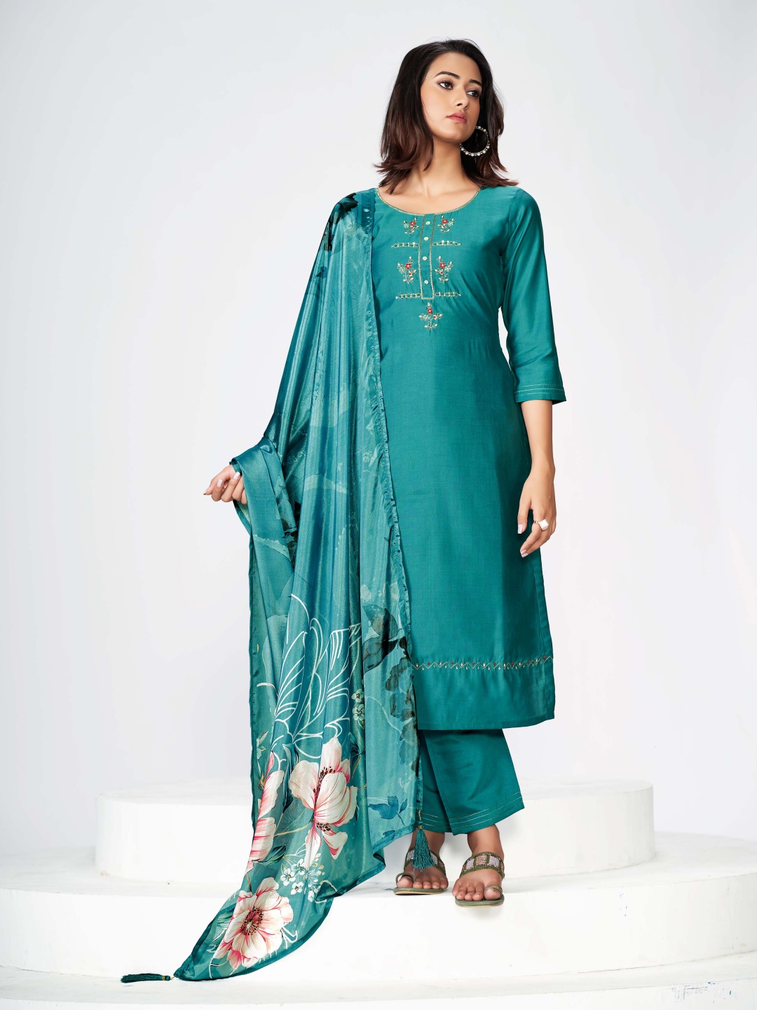 

Nimidiya Women Floral Embroidered Regular Thread Work Pure Silk Kurta with Trousers & With Dupatta, Teal