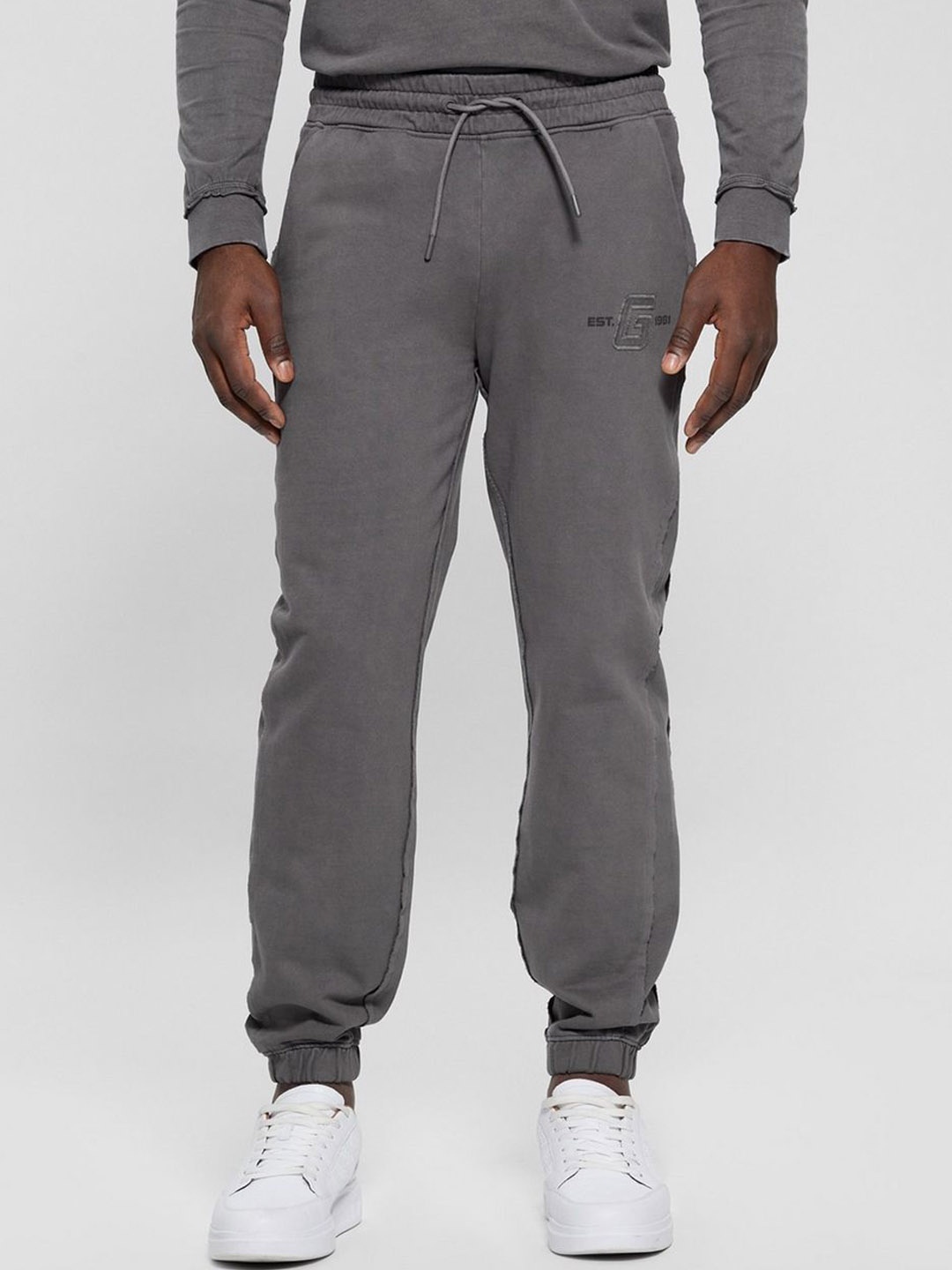 

GUESS Men Mid Rise Gondour Cuffed Joggers, Grey