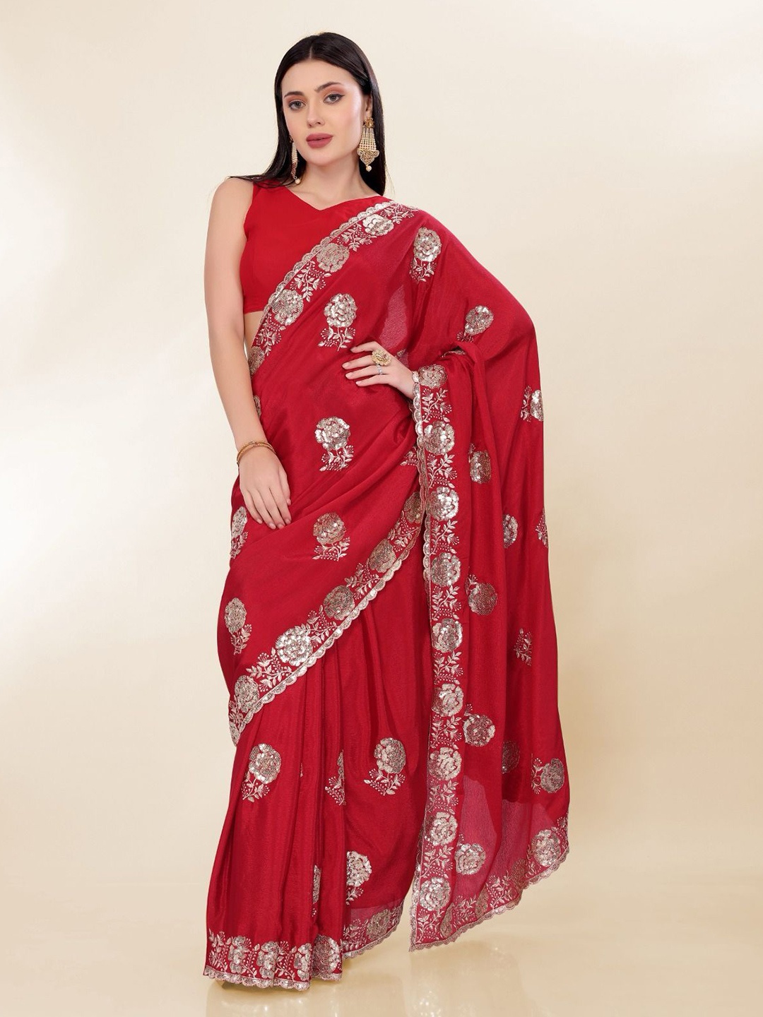 

VenderVilla Floral Sequinned Saree, Red