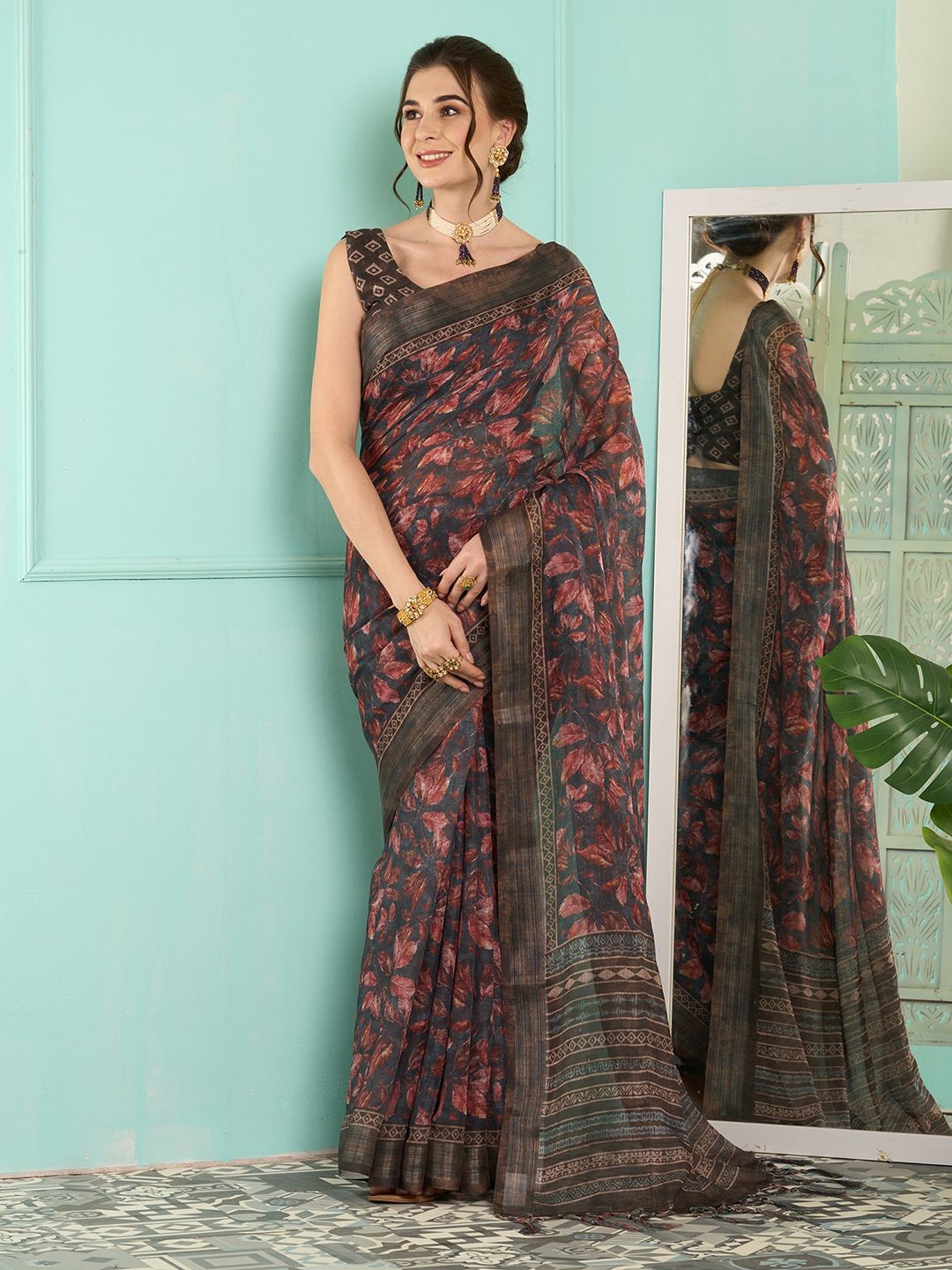 

Mitera Floral Zari Linen Blend Banarasi Saree, Navy blue