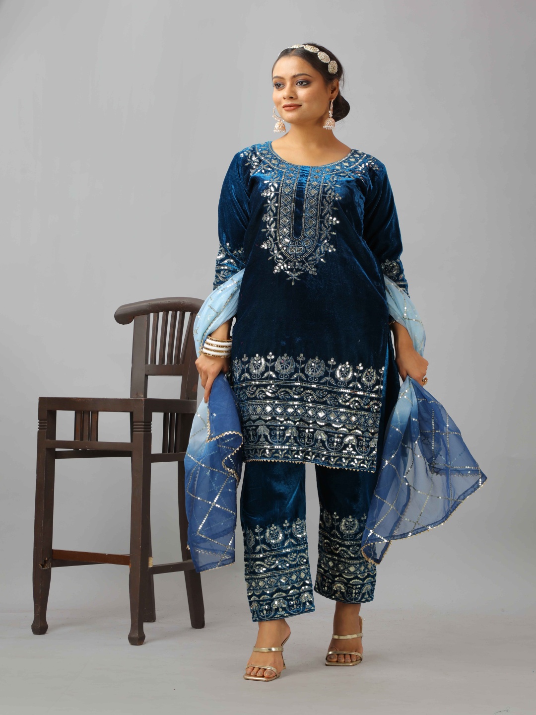 

Varsha Fashion Women Floral Embroidered Regular Thread Work Velvet Kurta with Trousers & With Dupatta, Blue