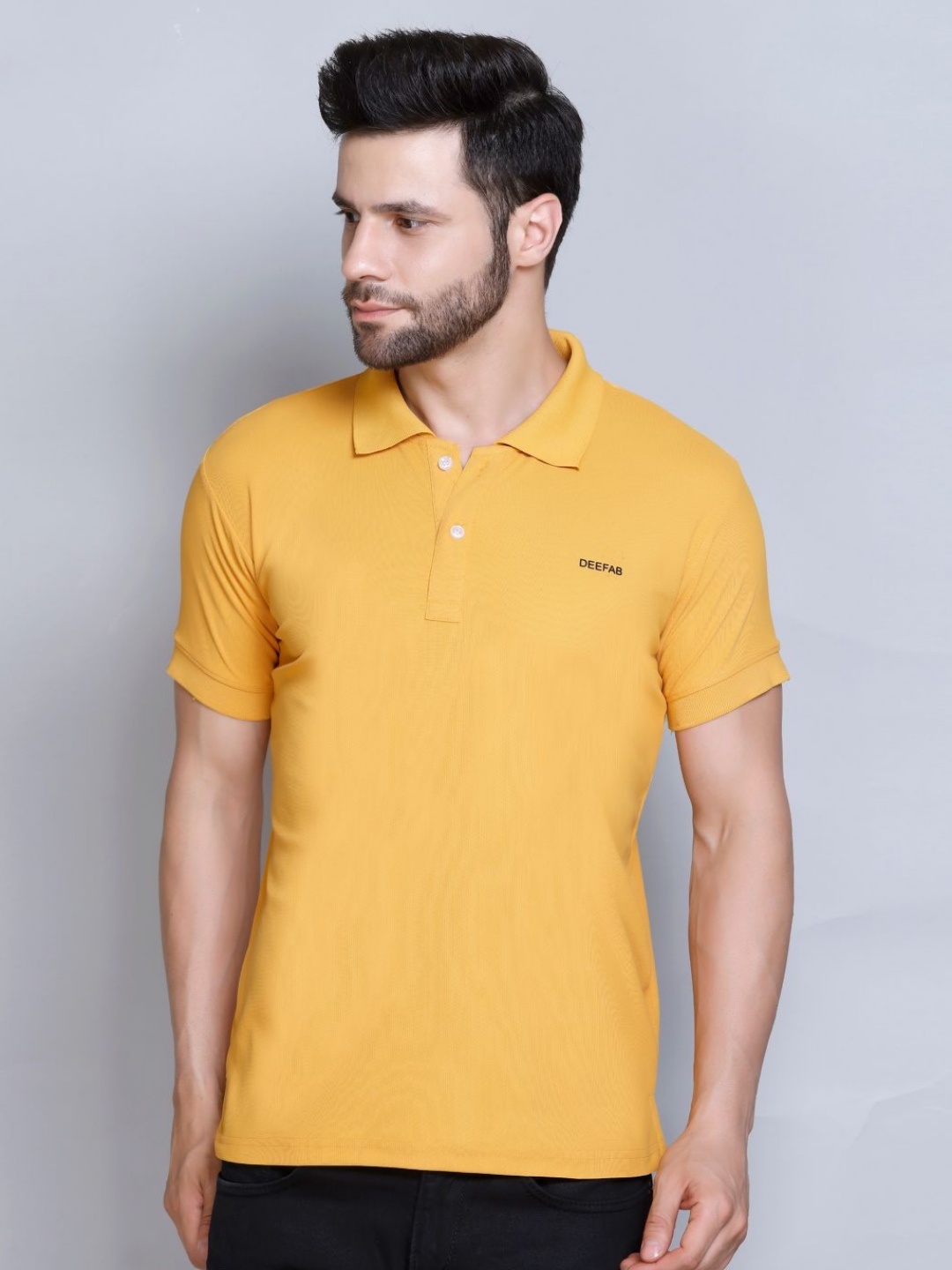 

Deefab Men Pockets T-shirt, Yellow