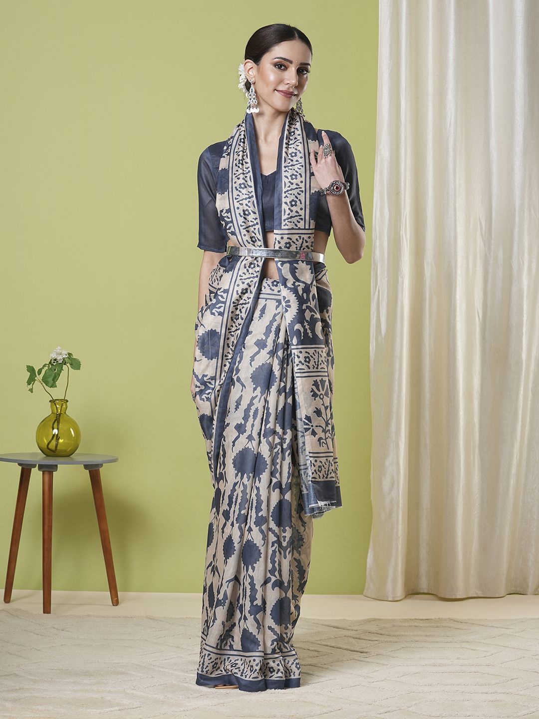 

DIVASTRI Floral Poly Chiffon Banarasi Saree, Grey