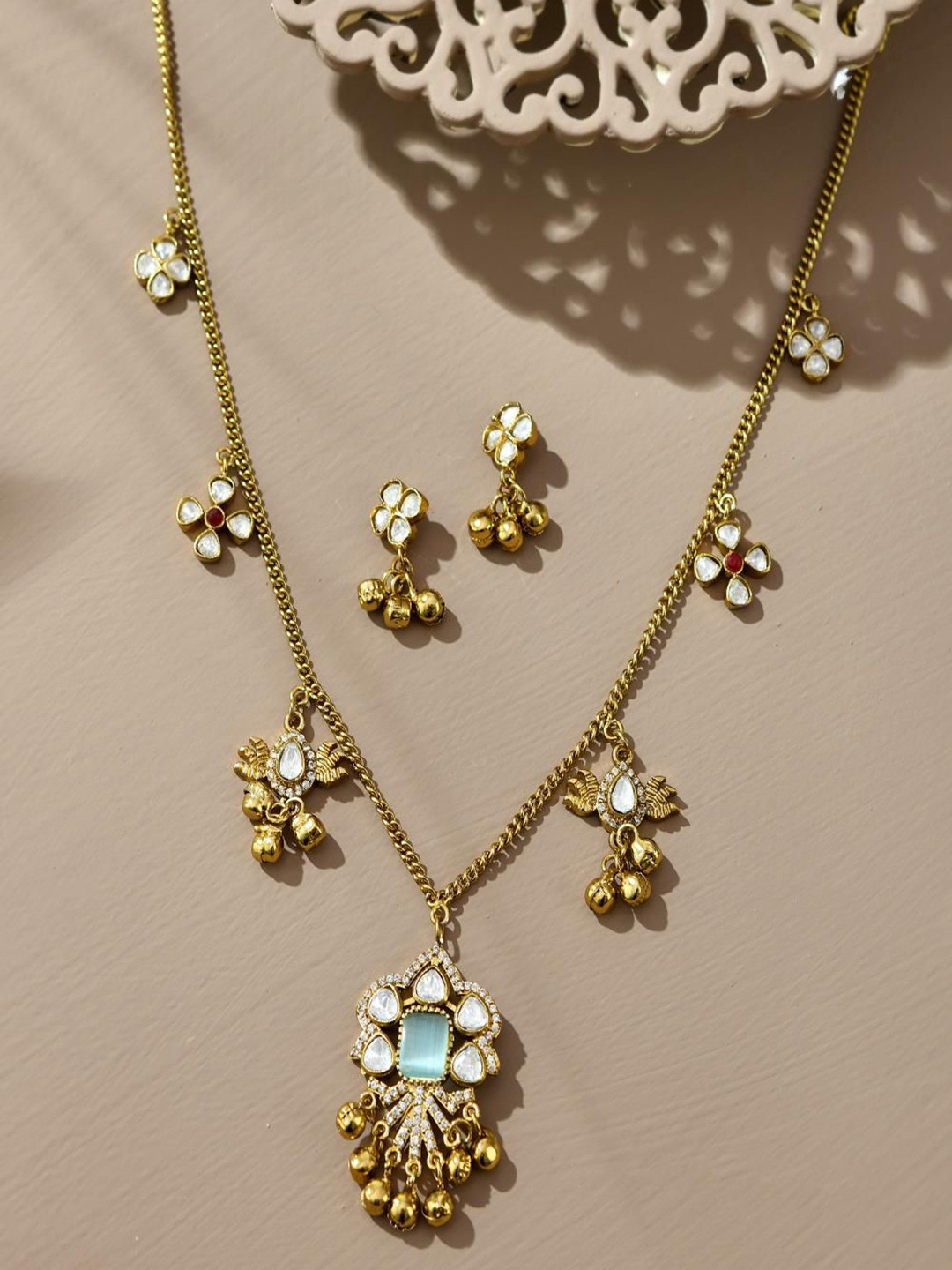

STYYO Gold-Plated Artificial Stones Studded & Beaded Jewellery Set