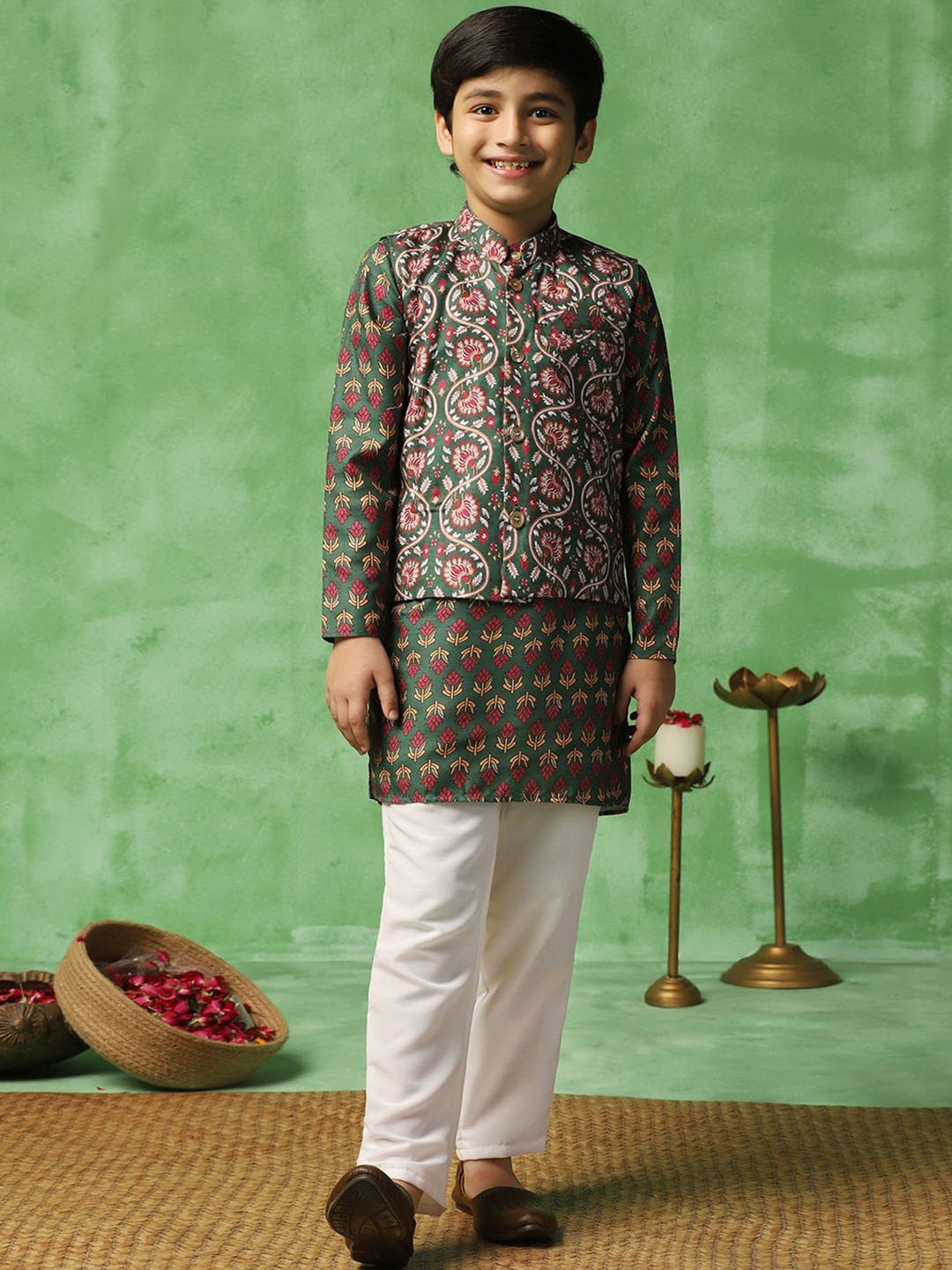 

BAESD Boys Floral Printed Regular Kurta with Trousers, Green