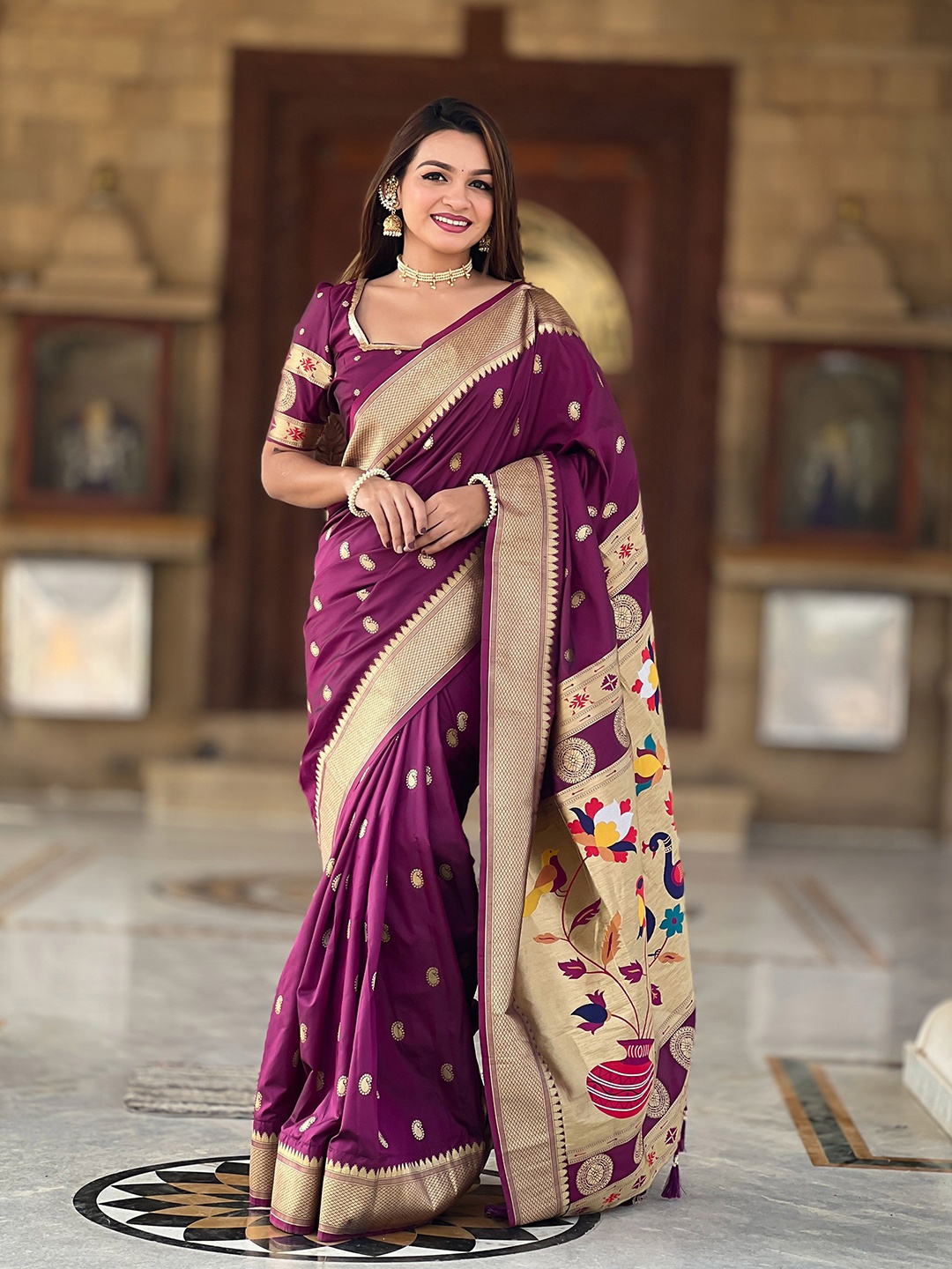 

Divyadham Textiles Woven Design Zari Pure Silk Paithani Saree, Burgundy