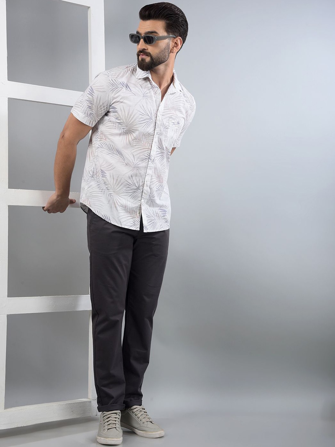 

Crimsoune Club Men Classic Slim Fit Floral Opaque Printed Casual Shirt, Grey