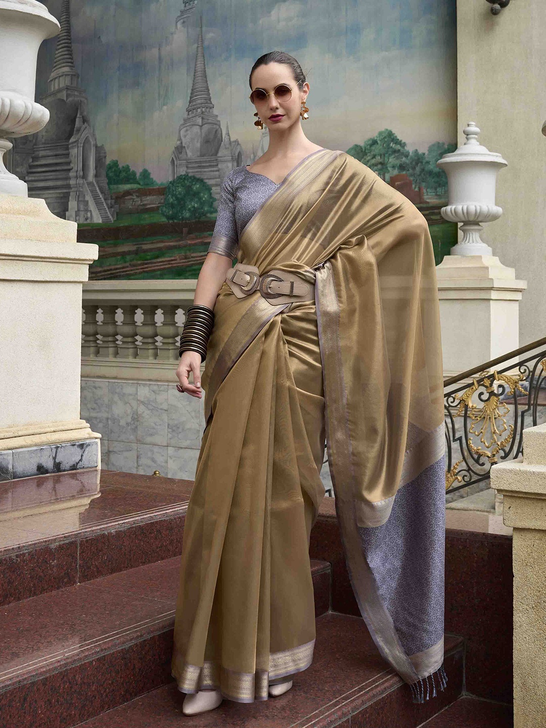 

DIVASTRI Woven Design Zari Linen Blend Saree, Khaki