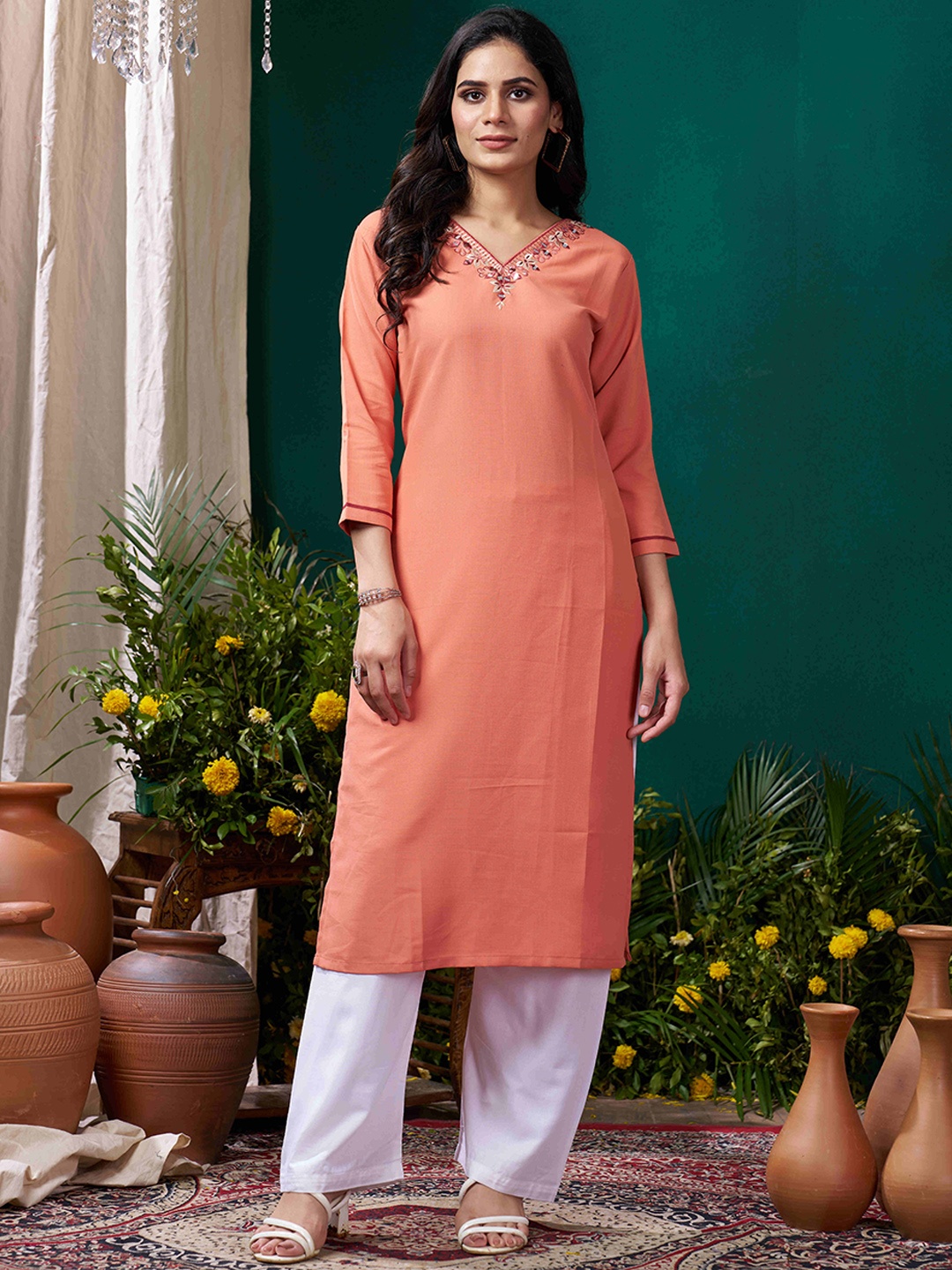 

DIVASTRI Women Floral Embroidered Regular Gotta Patti Pure Cotton Kurta with Trousers, Peach