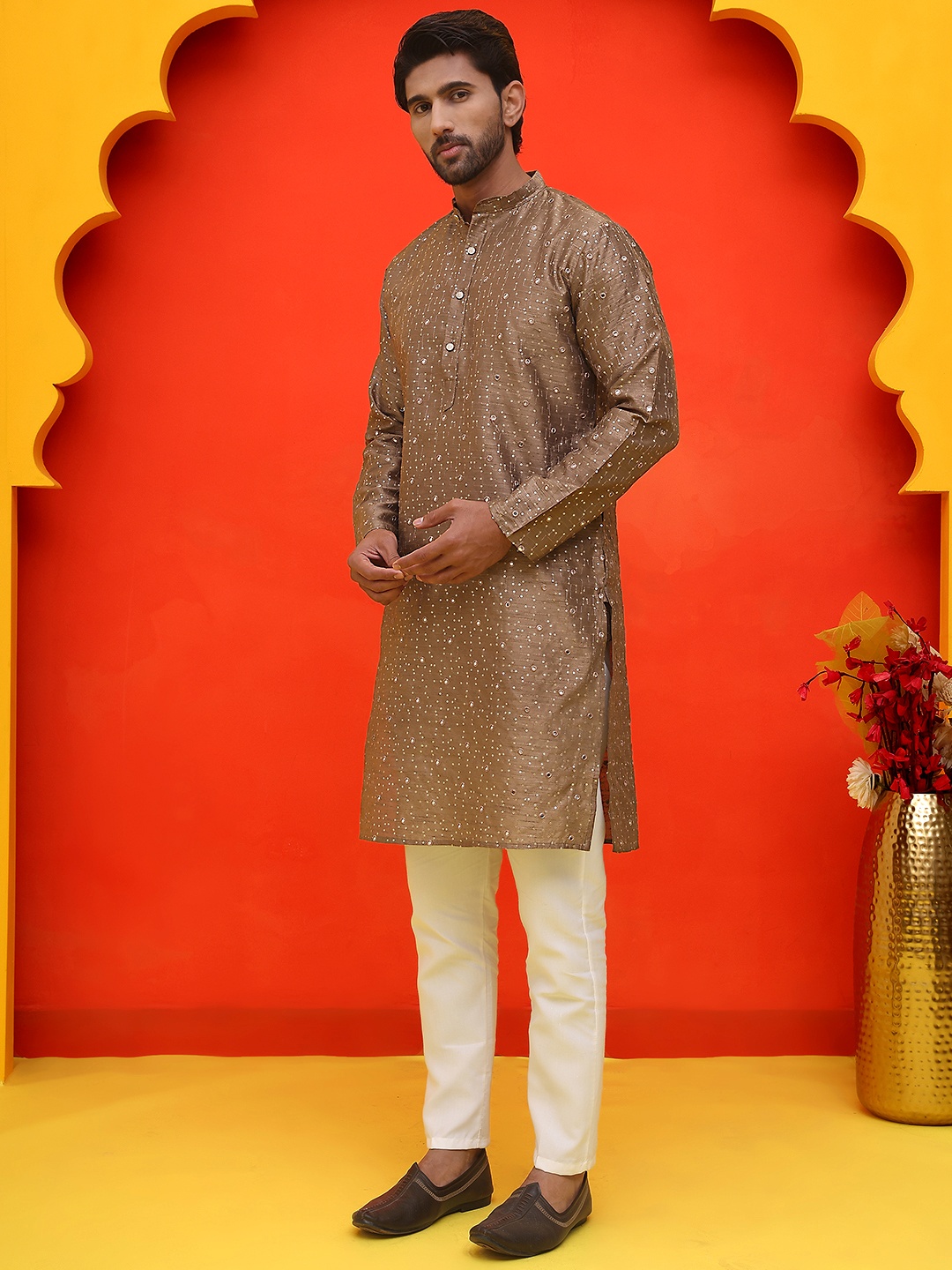 

Jompers Men Embroidered Regular Sequinned Kurta with Pyjamas, Brown