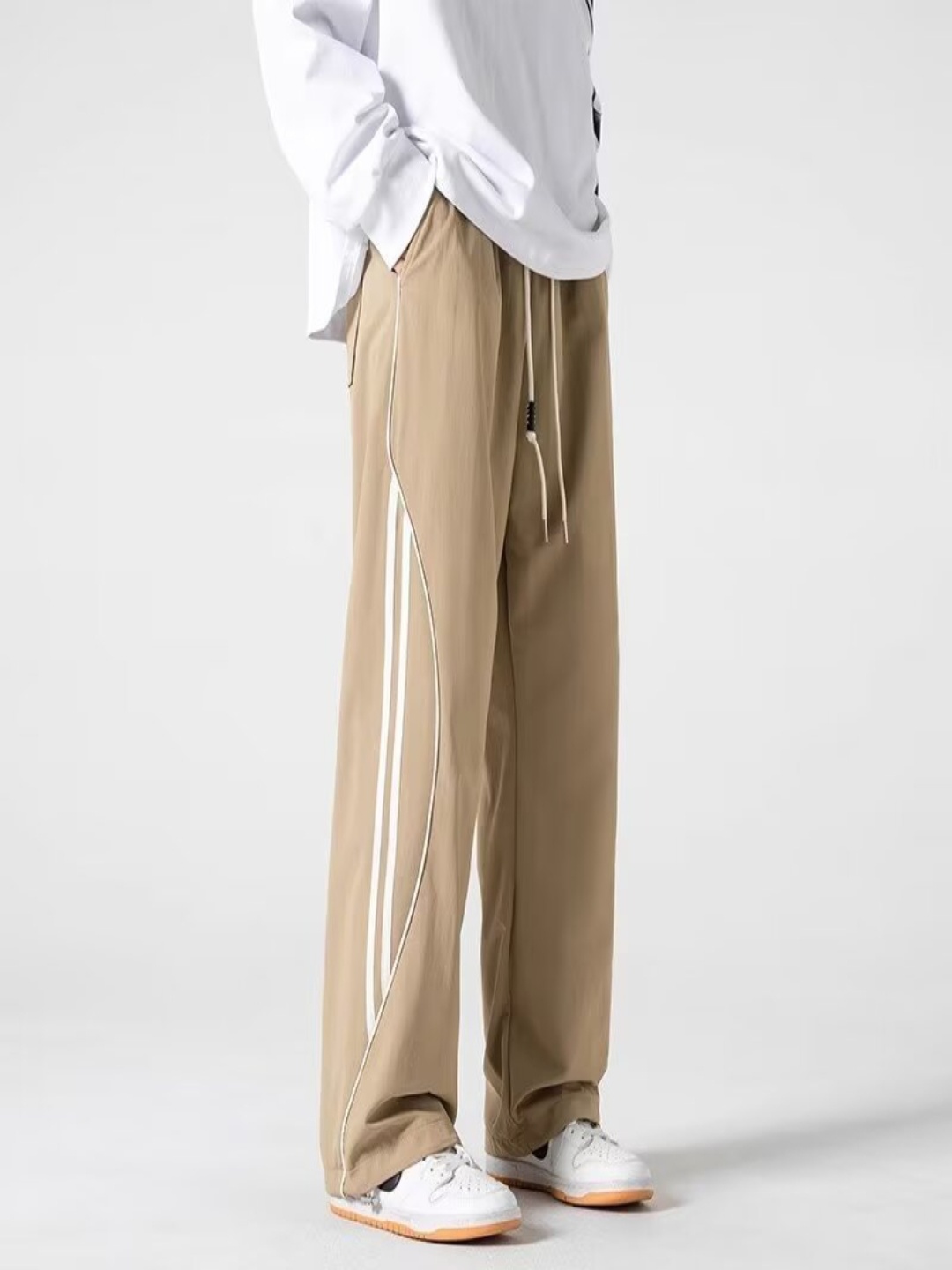 

HERE&NOW Men Striped Straight Fit Trousers, Brown