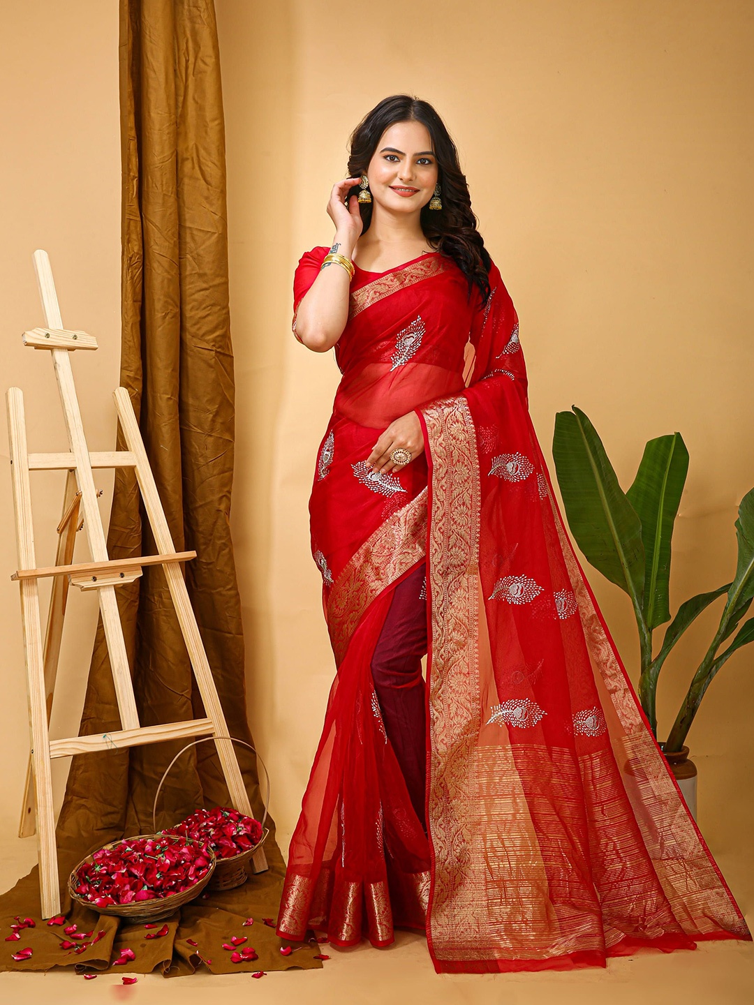 

DIVASTRI Ethnic Motifs Zari Tissue Saree, Red