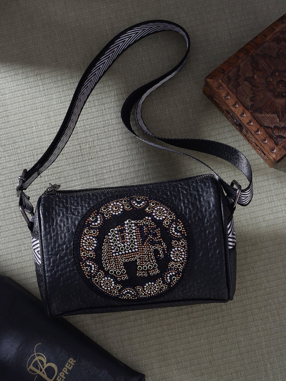 

Bag Pepper Animal PU Structured Sling Bag, Black