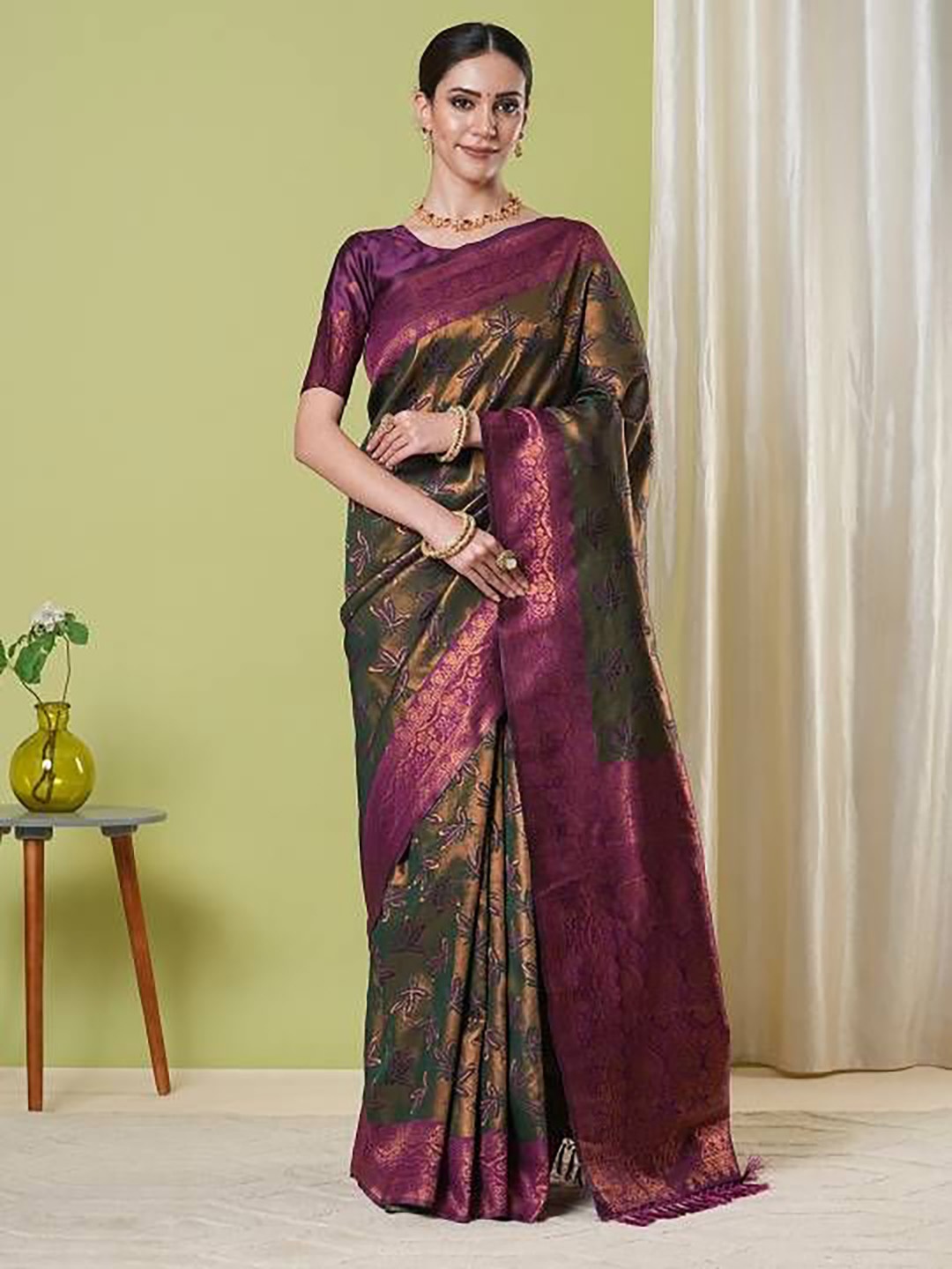 

DIVASTRI Woven Design Zari Art Silk Banarasi Saree, Green