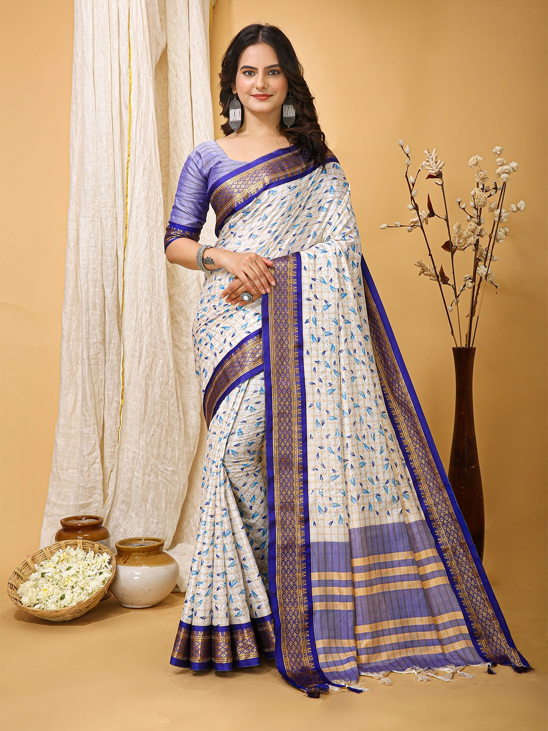 

HI FI NX Ethnic Motifs Zari Silk Cotton Banarasi Saree, White