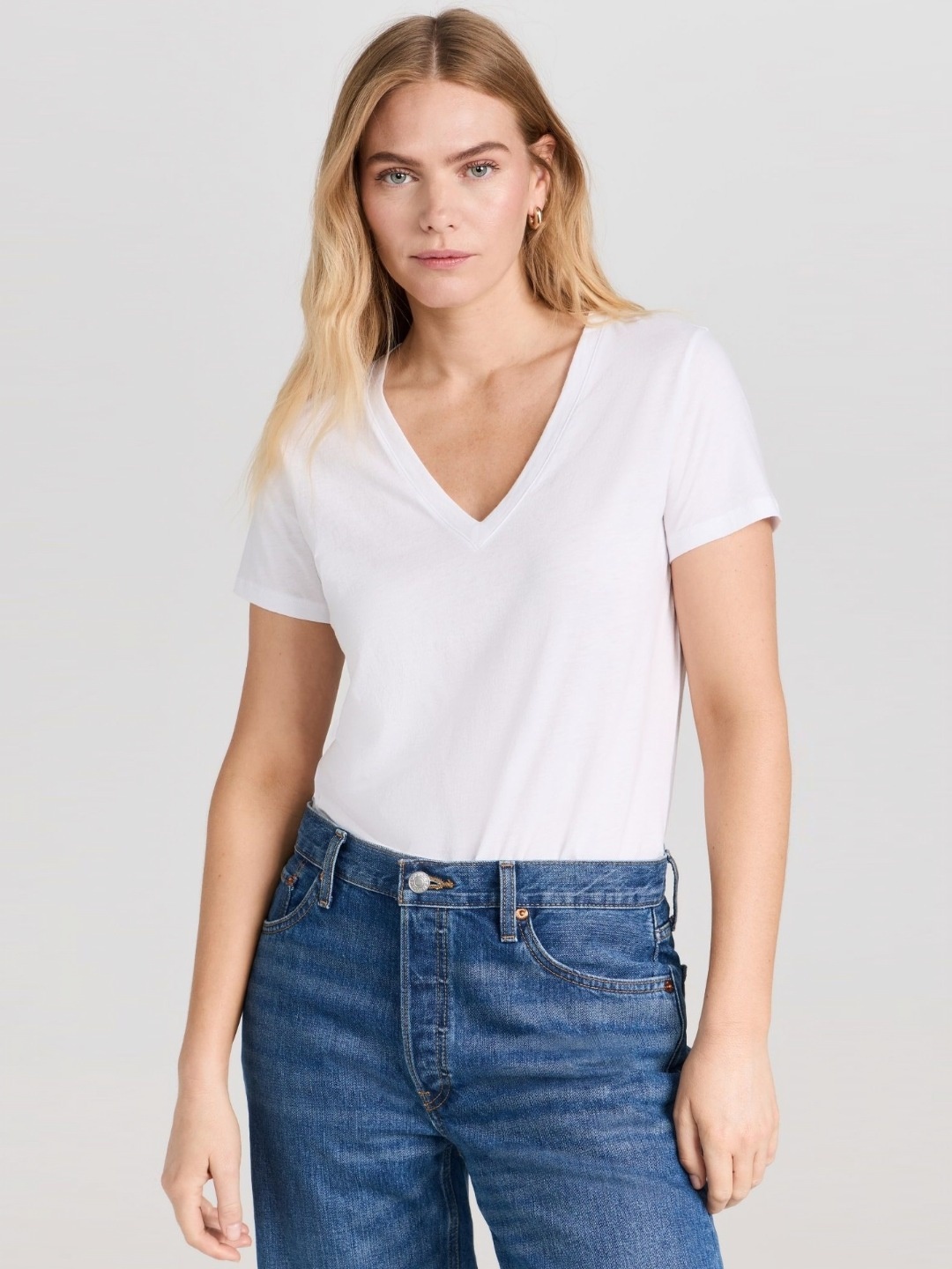 

COLOR CAPITAL Women V-Neck Pockets T-shirt, White