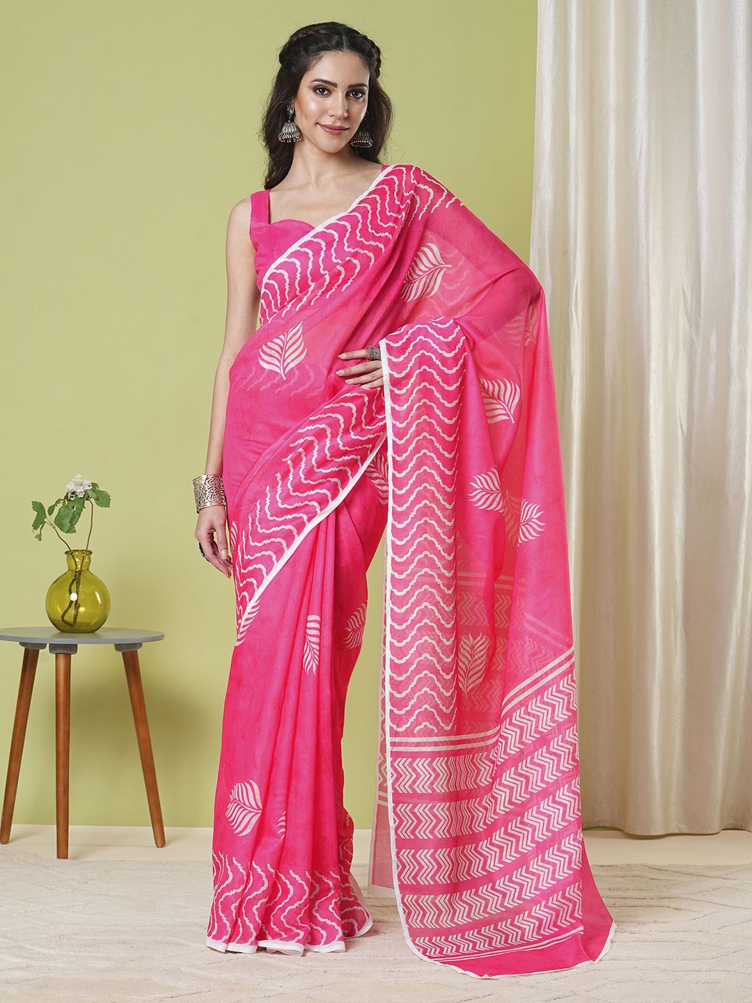 

DIVASTRI Floral Silk Cotton Chanderi Saree, Pink