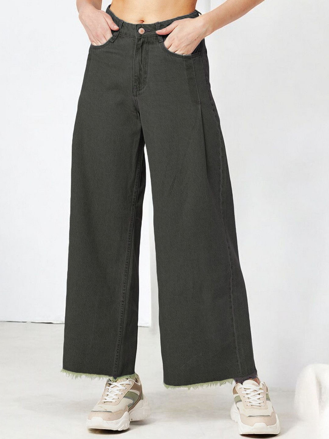 

Chemistry Women Flared High-Rise Jeans, Black