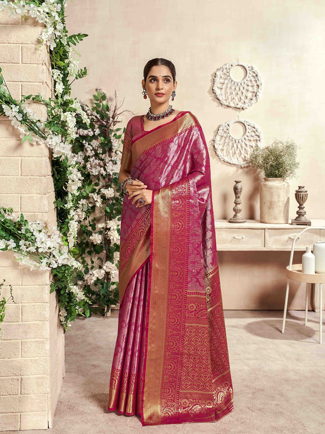 

DIVASTRI Woven Design Zari Silk Blend Dharmavaram Saree, Magenta
