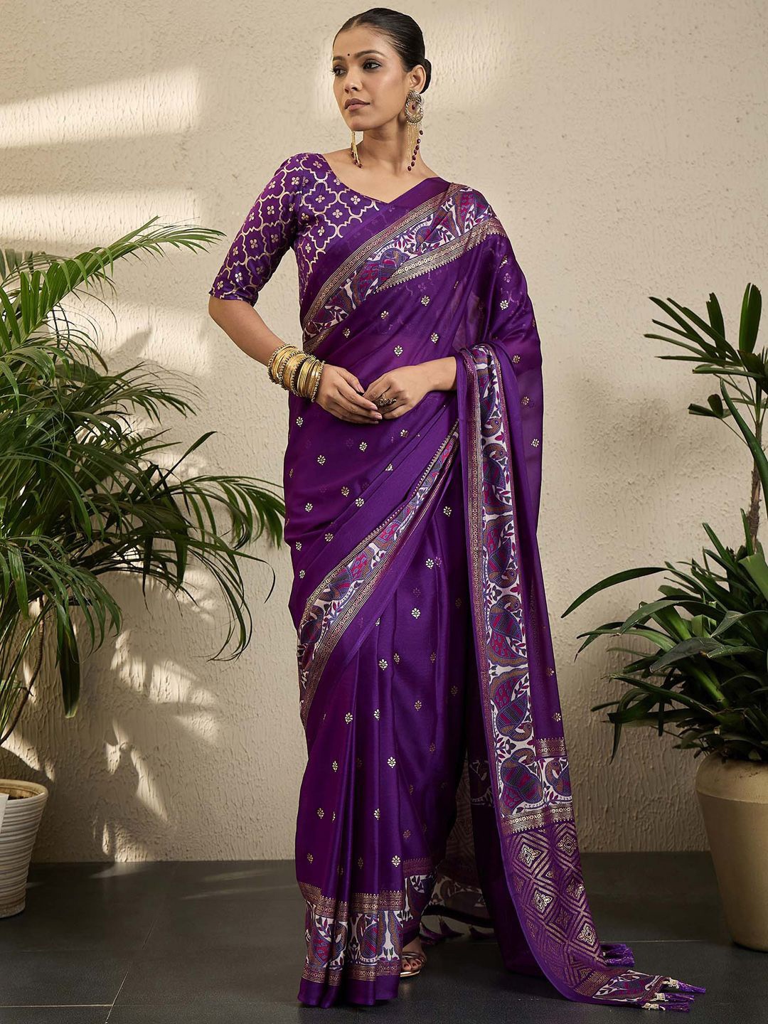 

Mitera Floral Poly Georgette Banarasi Saree, Purple