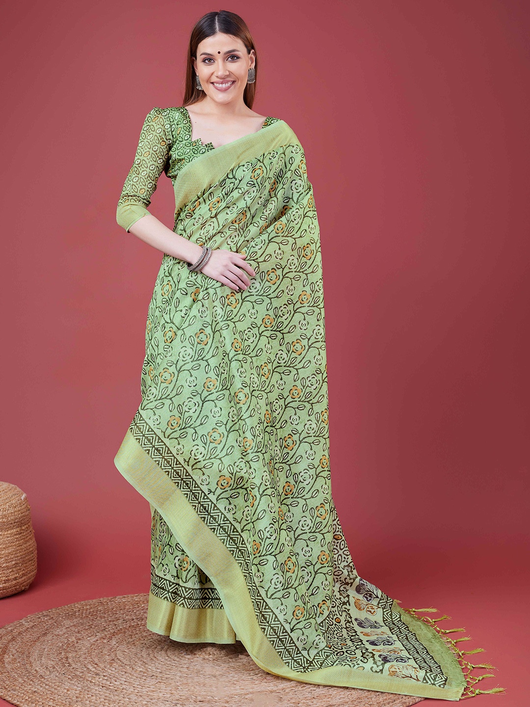 

DIVASTRI Ethnic Motifs Zari Silk Blend Saree, Green