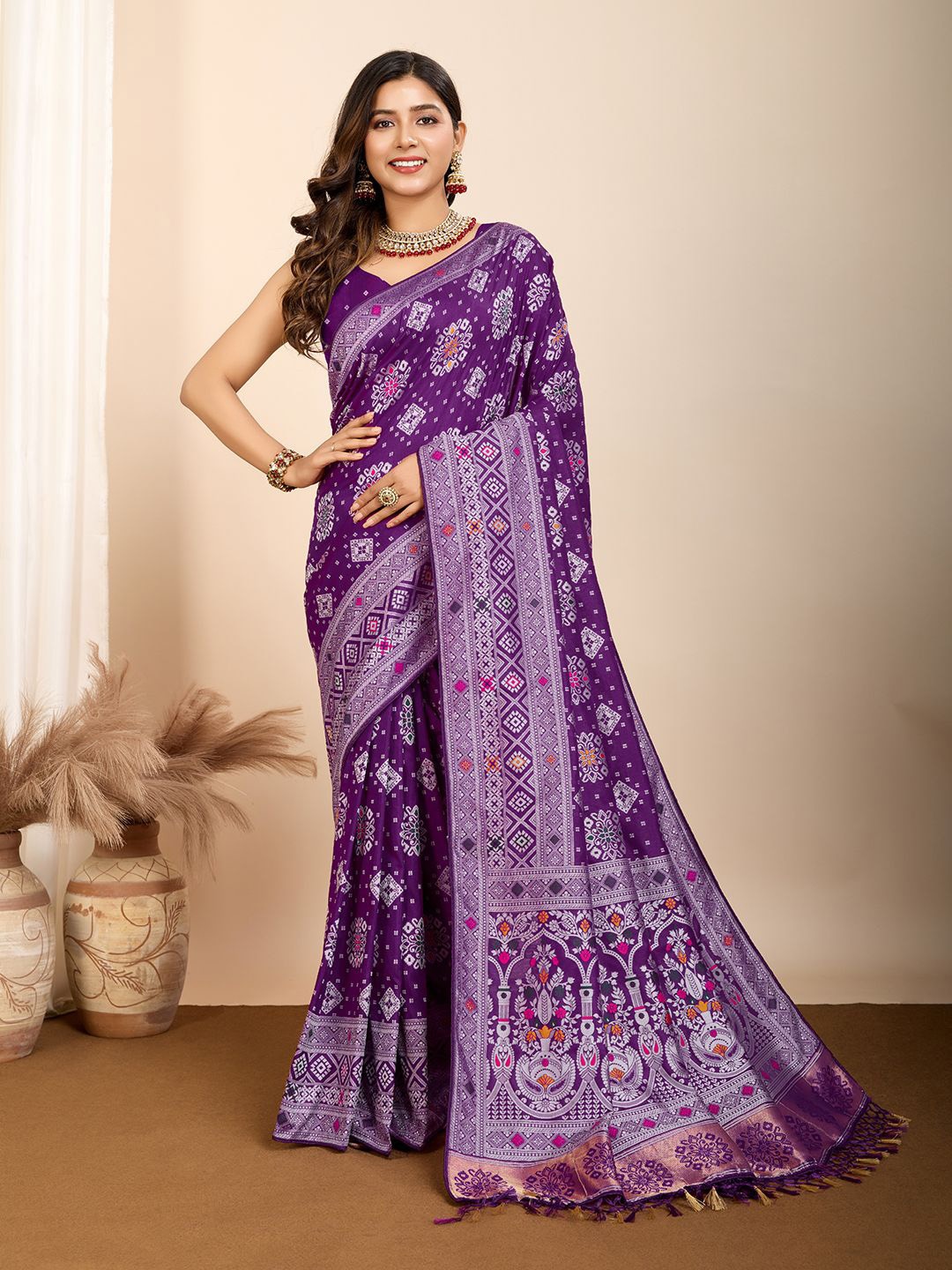 

VORIMA Floral Zari Pure Silk Saree, Purple