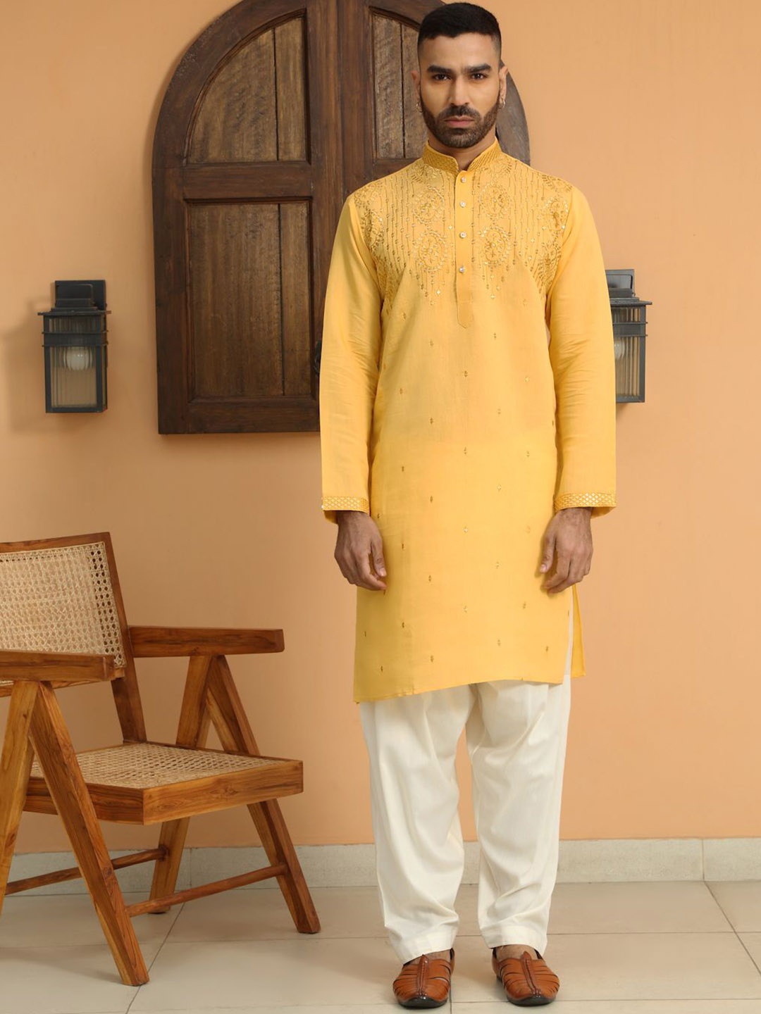 

KRAFT INDIA LUXE Men Ethnic Motifs Embroidered Regular Chikankari Kurta with Salwar, Yellow